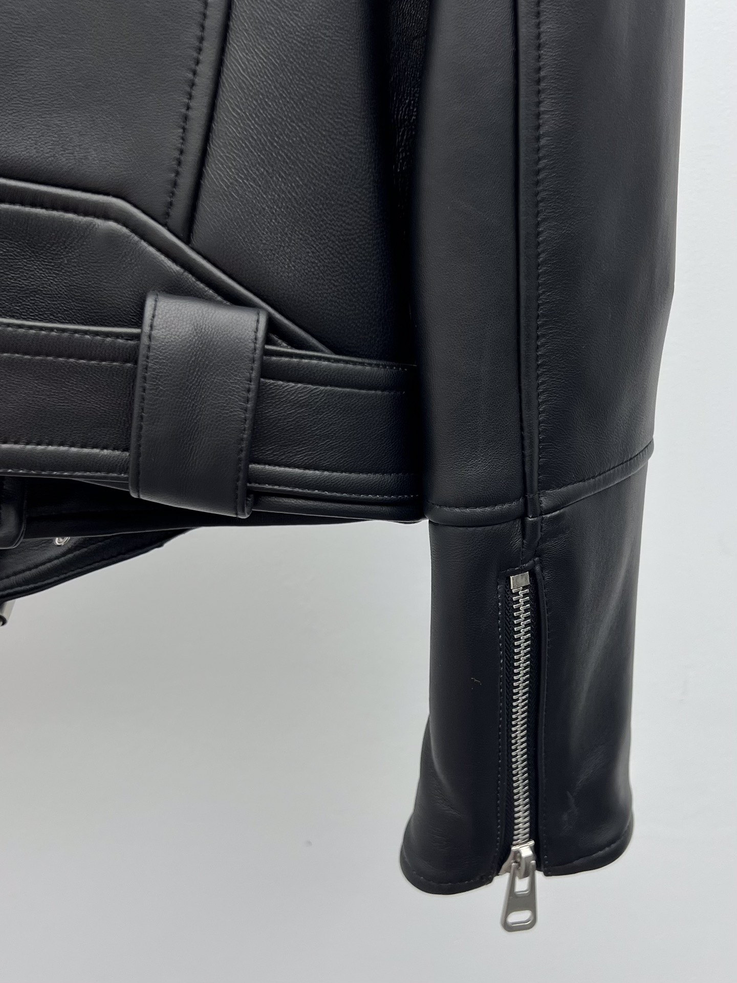 “Alexander McQueen Pink Leather Short Jacket with Dustproof Bags – Single-Handed Female Suit, Lamb Skin” - 图片 7