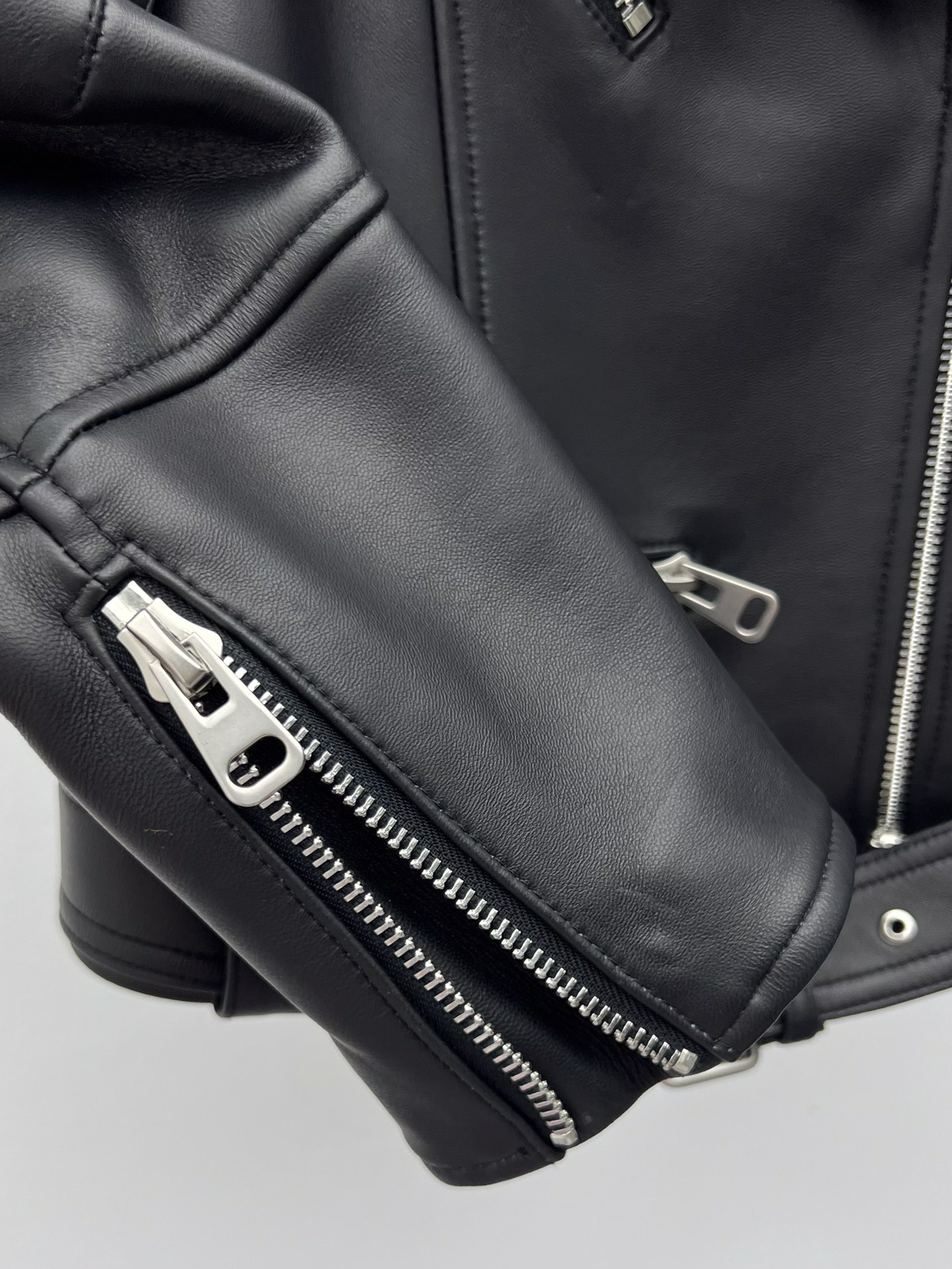 “Alexander McQueen Pink Leather Short Jacket with Dustproof Bags – Single-Handed Female Suit, Lamb Skin” - 图片 5