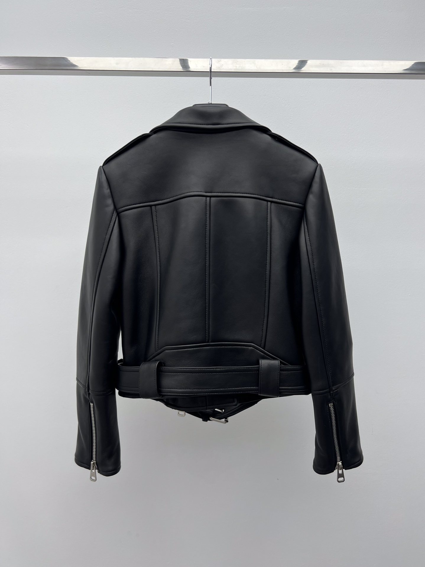 “Alexander McQueen Pink Leather Short Jacket with Dustproof Bags – Single-Handed Female Suit, Lamb Skin” - 图片 6