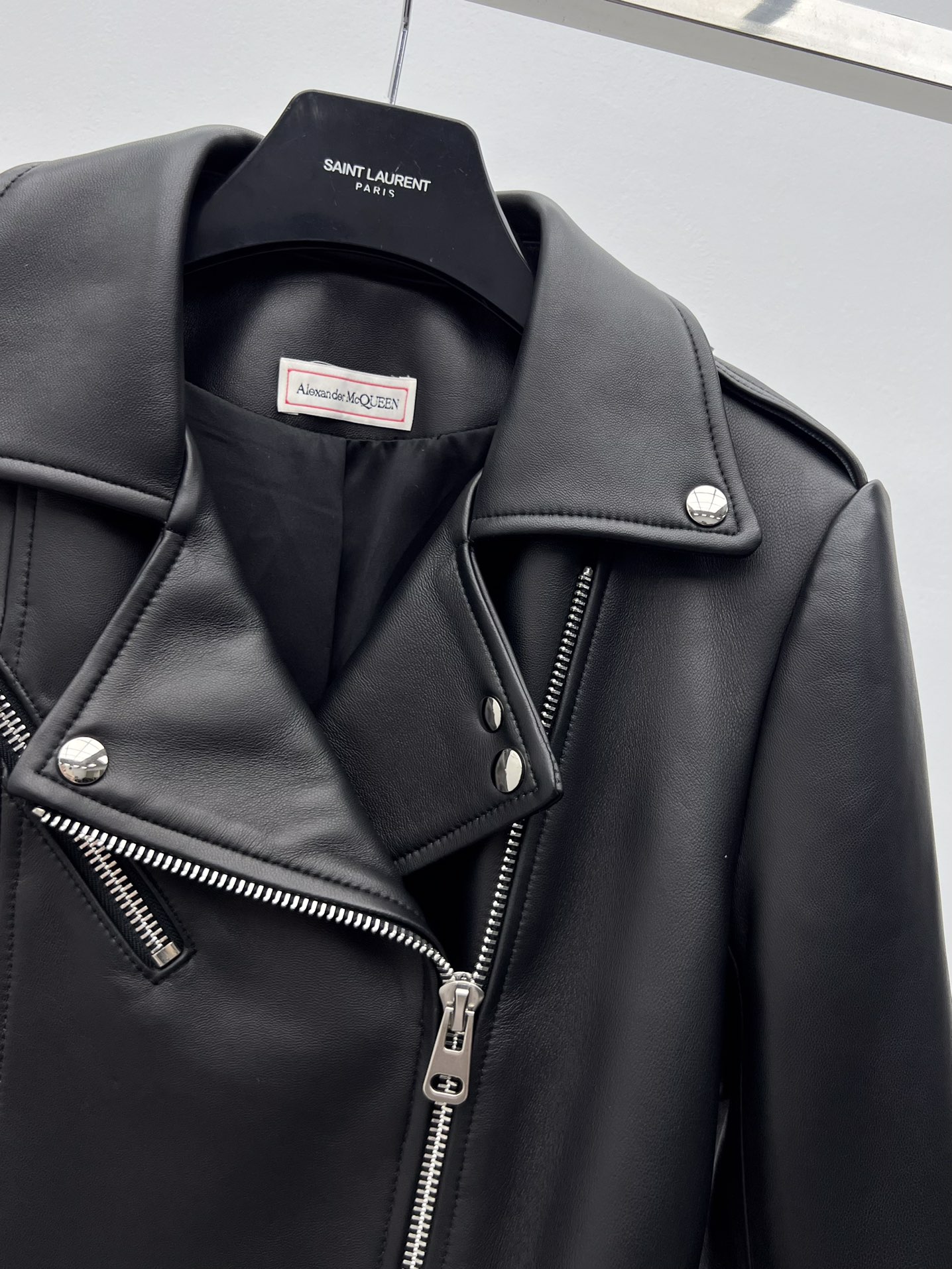 “Alexander McQueen Pink Leather Short Jacket with Dustproof Bags – Single-Handed Female Suit, Lamb Skin” - 图片 2