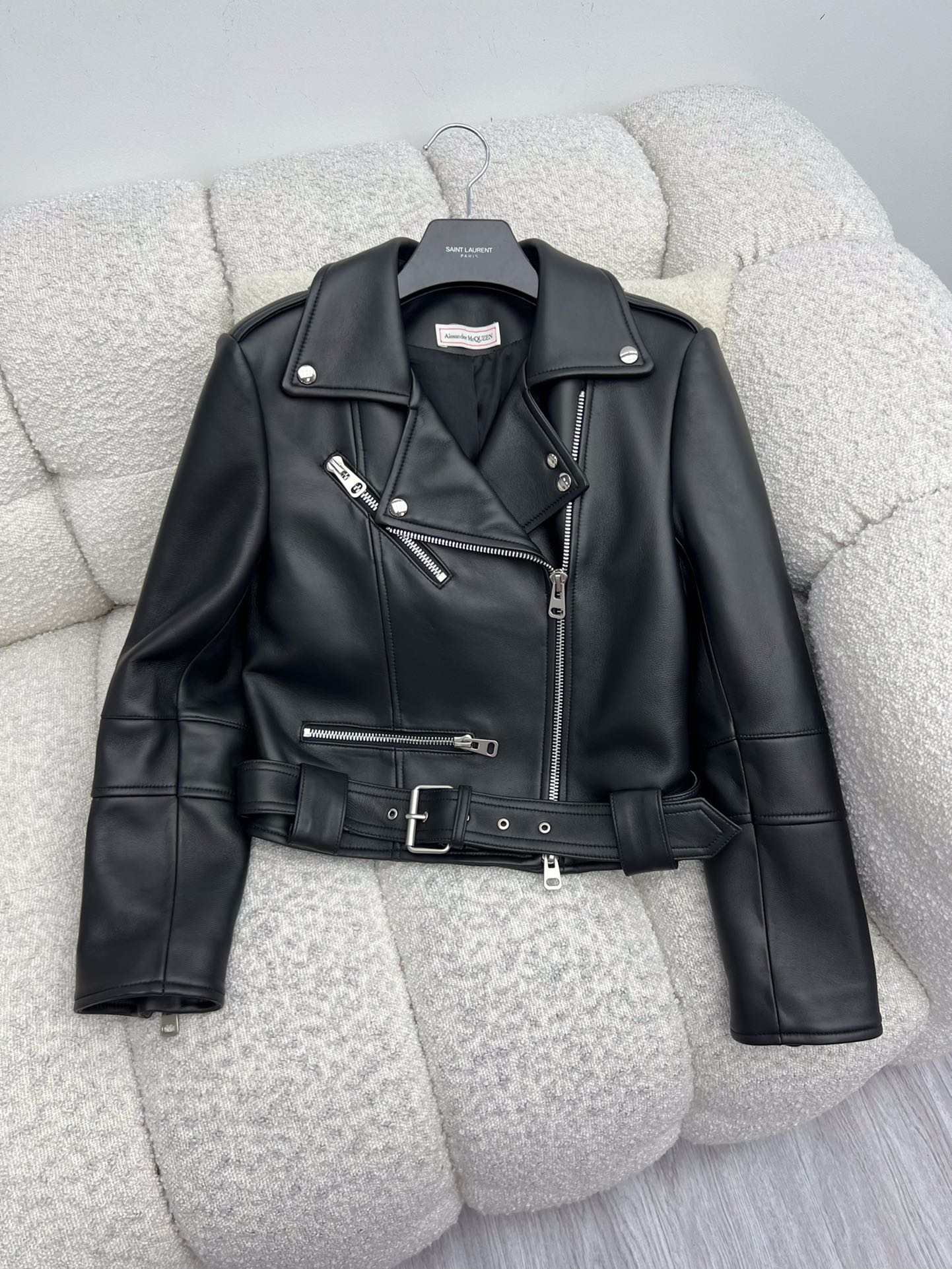 “Alexander McQueen Pink Leather Short Jacket with Dustproof Bags – Single-Handed Female Suit, Lamb Skin” - 图片 8