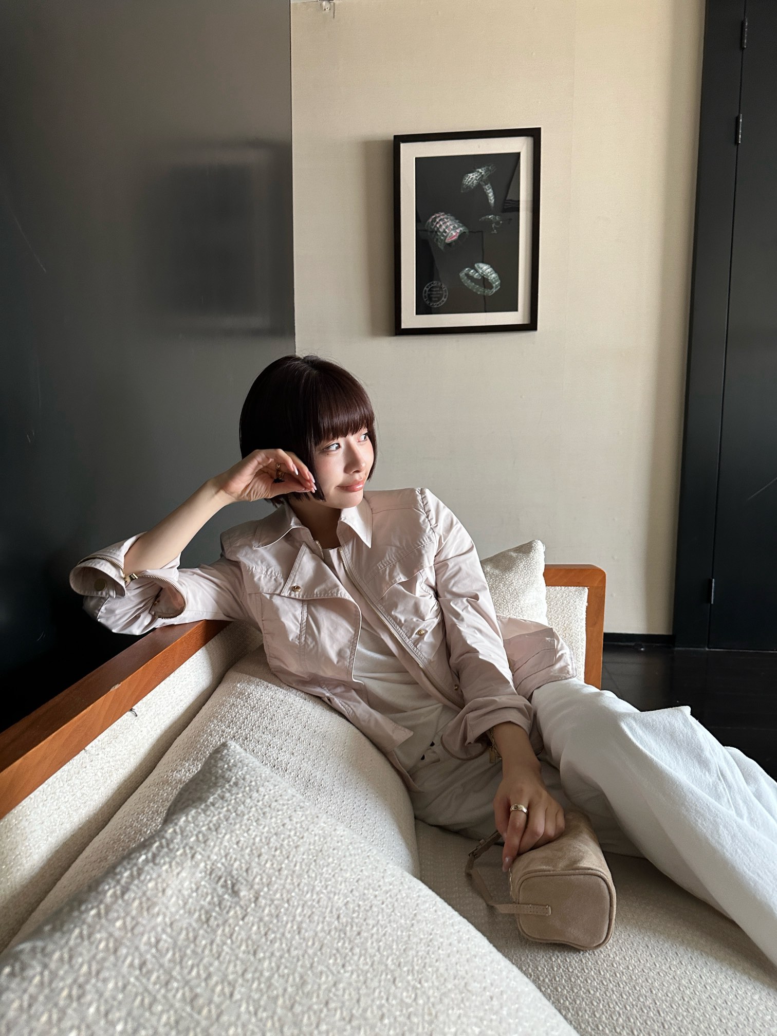 NO:463601,The sense of high-end as quiet as late autumn, without deliberate embellishment., alexander wang19860909深秋般静好从容的高级感, 无需刻意缀饰.,,alexander wang,Women's clothing