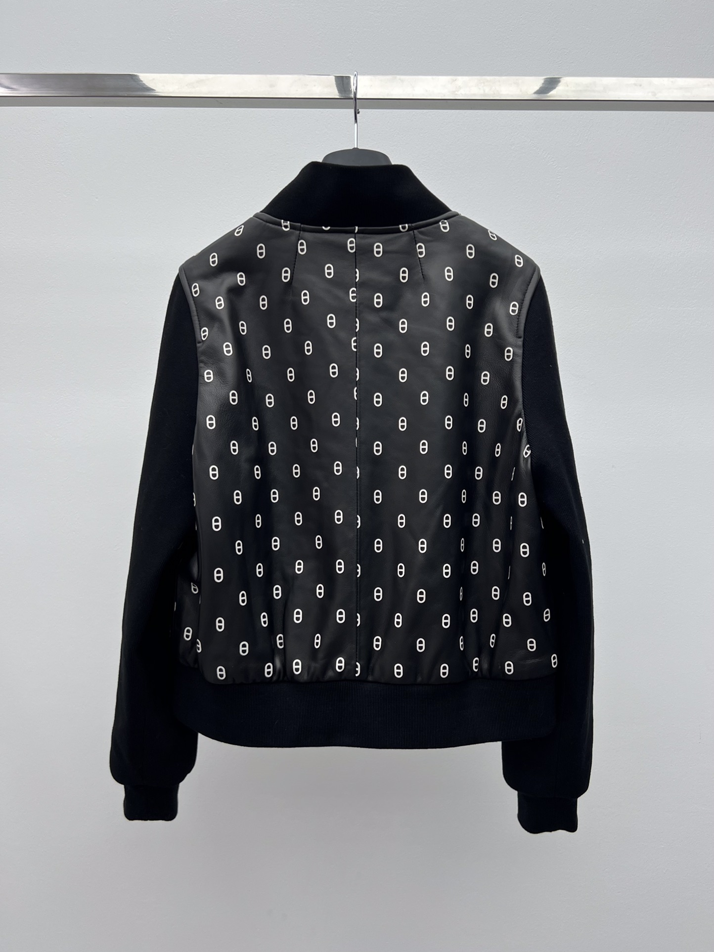 “Herme Single-Rate Female Suit with Pig’s Nose Tweezers: Luxury Lamb Skin Baseball Jacket” - 图片 6