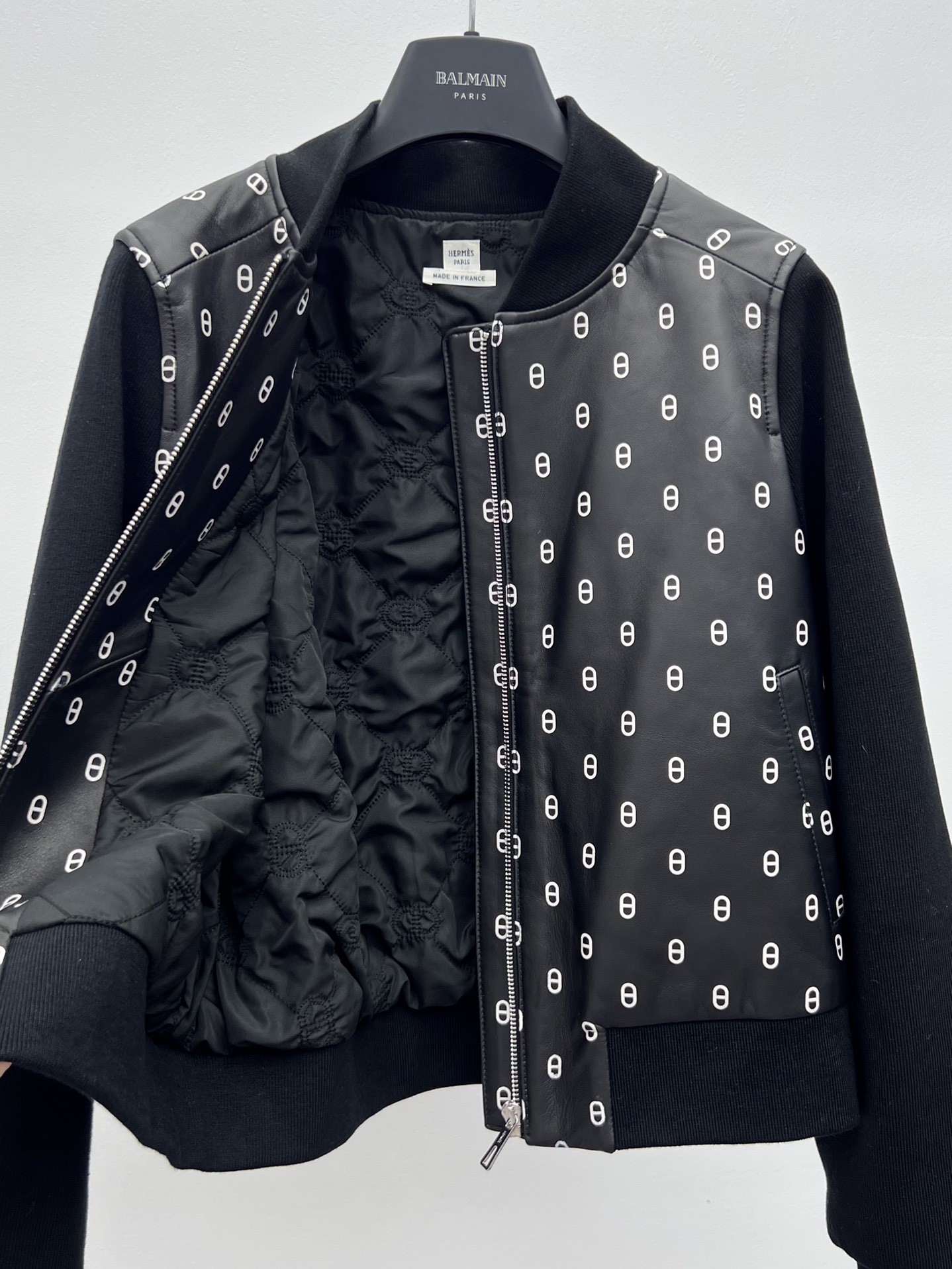 “Herme Single-Rate Female Suit with Pig’s Nose Tweezers: Luxury Lamb Skin Baseball Jacket” - 图片 5