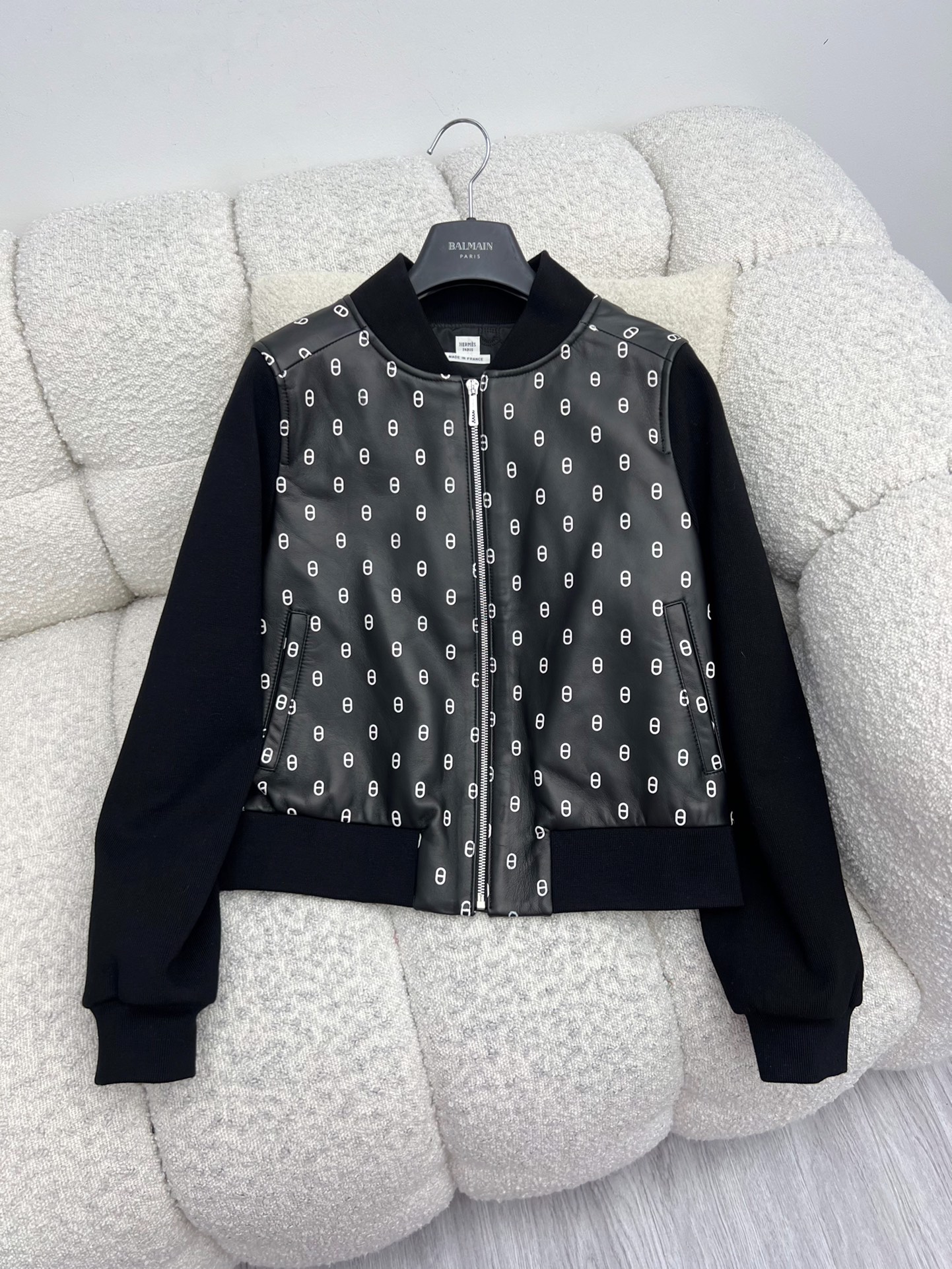 “Herme Single-Rate Female Suit with Pig’s Nose Tweezers: Luxury Lamb Skin Baseball Jacket” - 图片 8