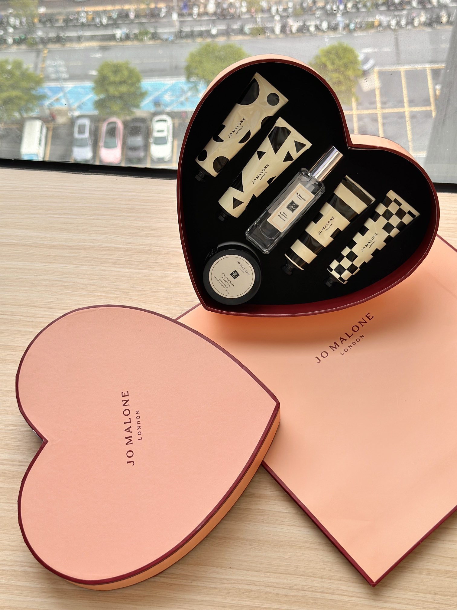 NO:810174,Grab it first and then read my nonsense!  !  This set relies on hand speed!  It depends on whether you can grab the spot!  !  Fragrant!  !  !  Reliable channels are a must!  !  !  The fragrance of Jo Malone!  No one refuses!  !  The gift box is more fragrant!  !  Stock up, stock up!  A total of sets!  It’s gone as soon as it’s sold out!  !  !  , toiletries, perfumes19860909先抢起来再看我废话！！ 这套凭手速！就看你能抢到现货不！！ 香喷喷！！！ 必须靠谱渠道！！！ 祖马龙的香！ 没人拒绝的！！ 礼盒装更香！！囤吧囤吧！ 一共套！卖完就没！！！,洗护用品香水,accessory