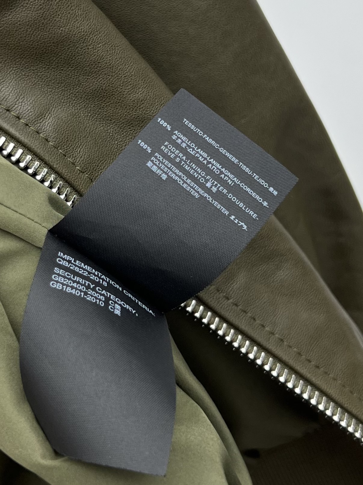 “Green Sheepskin Pilot Jacket with Dustproof Bags by Alexander McQueen” - 图片 9