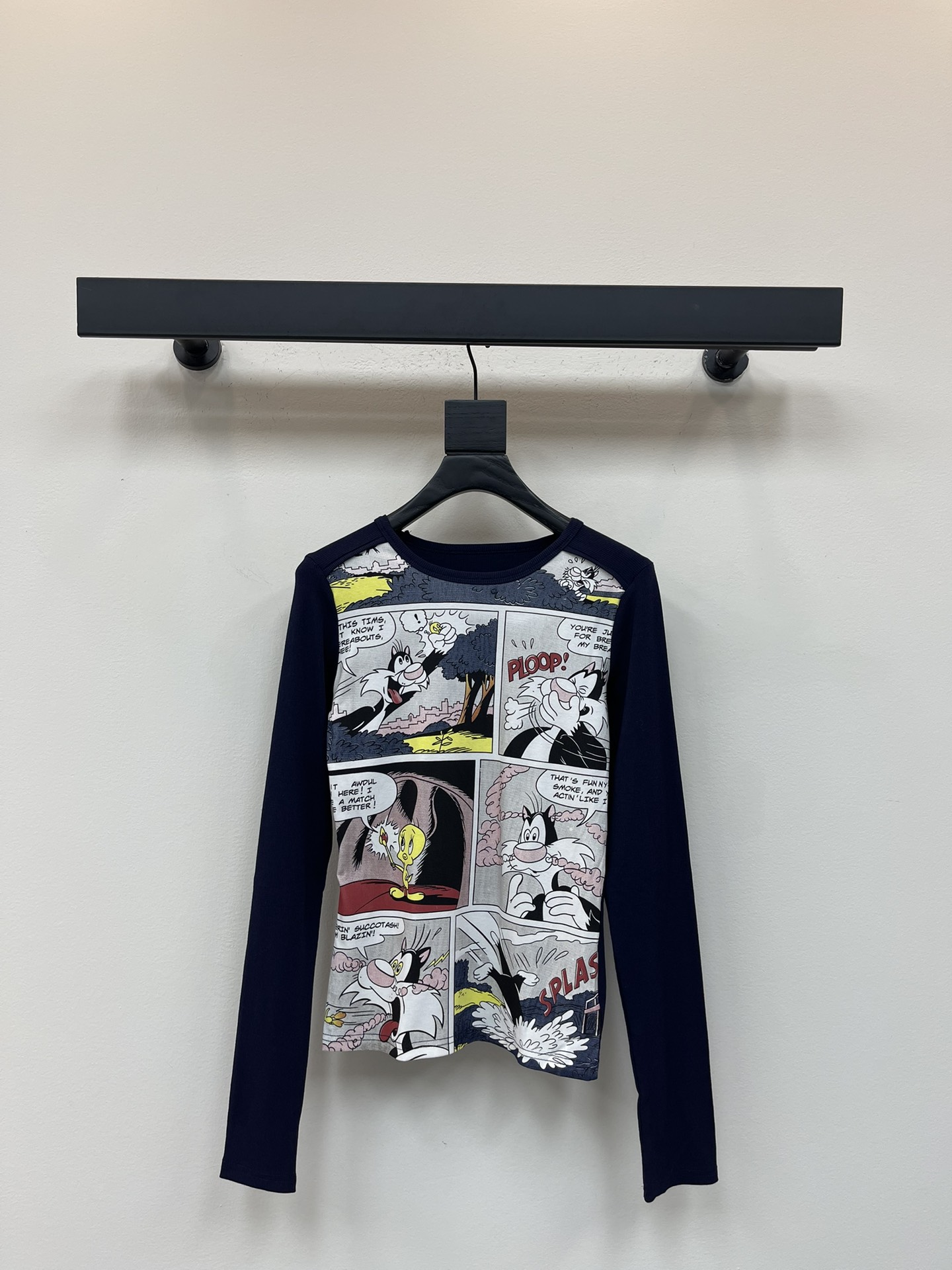 NO:467790,*25 new comic long-sleeved base shirt top, easy to wear to create a beautiful girl's figure in a comic. The color printing process is very exquisite, the fabric is comfortable, the texture is high and slimming, and the upper body is amazing!  SML, alexander wang19860909*25新款漫画长袖打底衫上衣 轻松穿出漫画美少女身材 色彩印花工艺非常精致 面料质感舒适 显高显瘦版型设计 上身一整个惊艳住！SML,,alexander wang,Women's clothing