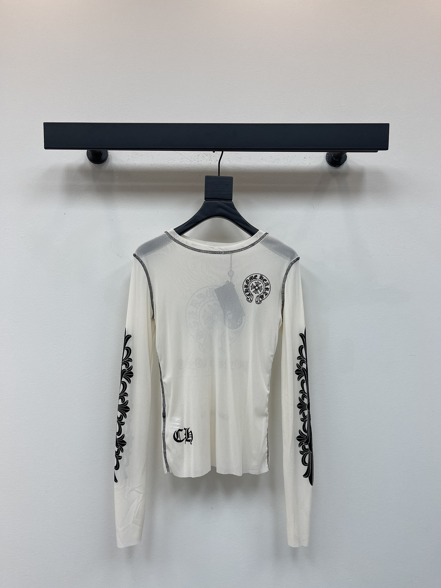 NO:467806,Chrome Hea*ts 25 new Croxin flocking printed mesh long-sleeved slim base T-shirt!  The sexy and close-fitting style shows off the figure and the upper body is really super elegant and nice!  The must-have items for fashionable essence. Details. The comfort is all about the beautiful and casual combination that is visible to the eyes online!  Super versatile ~ It's so fashionable and beautiful. It's so nice to wear and not picky about people. SML, chrome hearts, chrome hearts, tees, t-shirt, alexander wang19860909Chrome Hea*ts 25新款克罗心植绒印花网纱长袖修身打底T恤！充满小性感的贴身版型尽显身材上身真的超级显气质质感超nice！时髦精必收单品 细节 舒适感通通在线入眼可见的好看随意搭配都很可！超级百搭～简直整个爱住洋气又好看 好穿不挑人 SML,,chrome hearts,chrome hearts,tees，t-shirt,alexander wang,Women's clothing