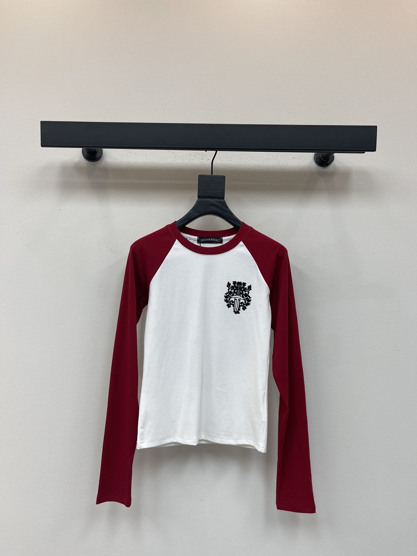 NO:467813,Chrome Hea*ts 25 new Croxin Sword Print Long Sleeve Slim Base T-shirt!  The sexy and close-fitting style shows off the figure and the upper body is really super elegant and nice!  The must-have items for fashionable essence. Details. The comfort is all about the beautiful and casual combination that is visible to the eyes online!  Super versatile ~ It's so fashionable and beautiful. It's so nice to wear and not picky about people. SML, chrome hearts, chrome hearts, tees, t-shirt, alexander wang19860909Chrome Hea*ts 25新款克罗心宝剑印花长袖修身打底T恤！充满小性感的贴身版型尽显身材上身真的超级显气质质感超nice！时髦精必收单品 细节 舒适感通通在线入眼可见的好看随意搭配都很可！超级百搭～简直整个爱住洋气又好看 好穿不挑人 SML,,chrome hearts,chrome hearts,tees，t-shirt,alexander wang,Women's clothing