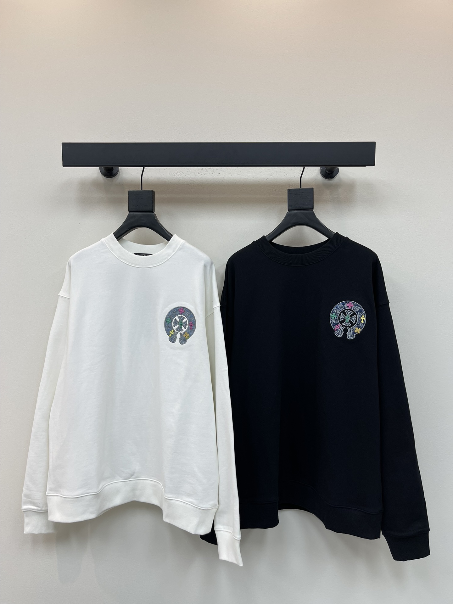 NO:467782,Chrome Heart* 25 autumn and winter new American laser burning 3D three-dimensional embroidered couple casual sweatshirt!  Custom fabric 440g tripe terry terry fabric!  American pickling and old original cloth laser flower patch embroidery, exquisite embroidery of letters!  The upper body is very comfortable, the same style as men and women!  S-XL, chrome hearts, chrome hearts, hoodie, sweatshirts, alexander wang19860909Chrome Heart*克罗心25秋冬新款美式激光烧花3D立体贴布彩绣情侣休闲卫衣！定制面料440克牛肚毛圈面料！美式酸洗做旧原身布激光烧花贴布绣 字母精致刺绣！上身非常舒适,男女同款！S-XL,,chrome hearts,chrome hearts,hoodie,sweatshirts,alexander wang,Women's clothing