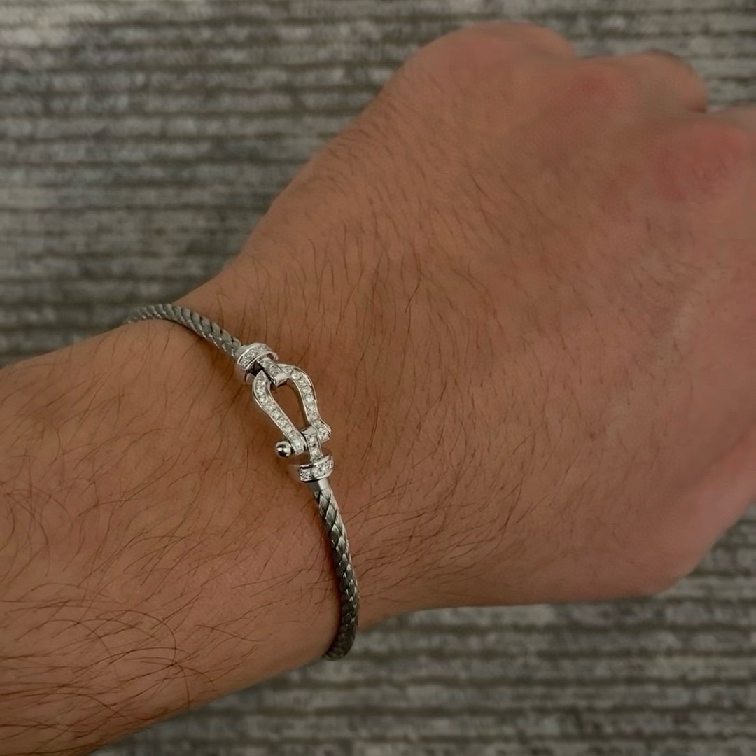 “High-Quality Silver-Wire Bracelets with Horse Hoof-Button Detail – Customized Fashion Jewelry Collection” - 图片 9