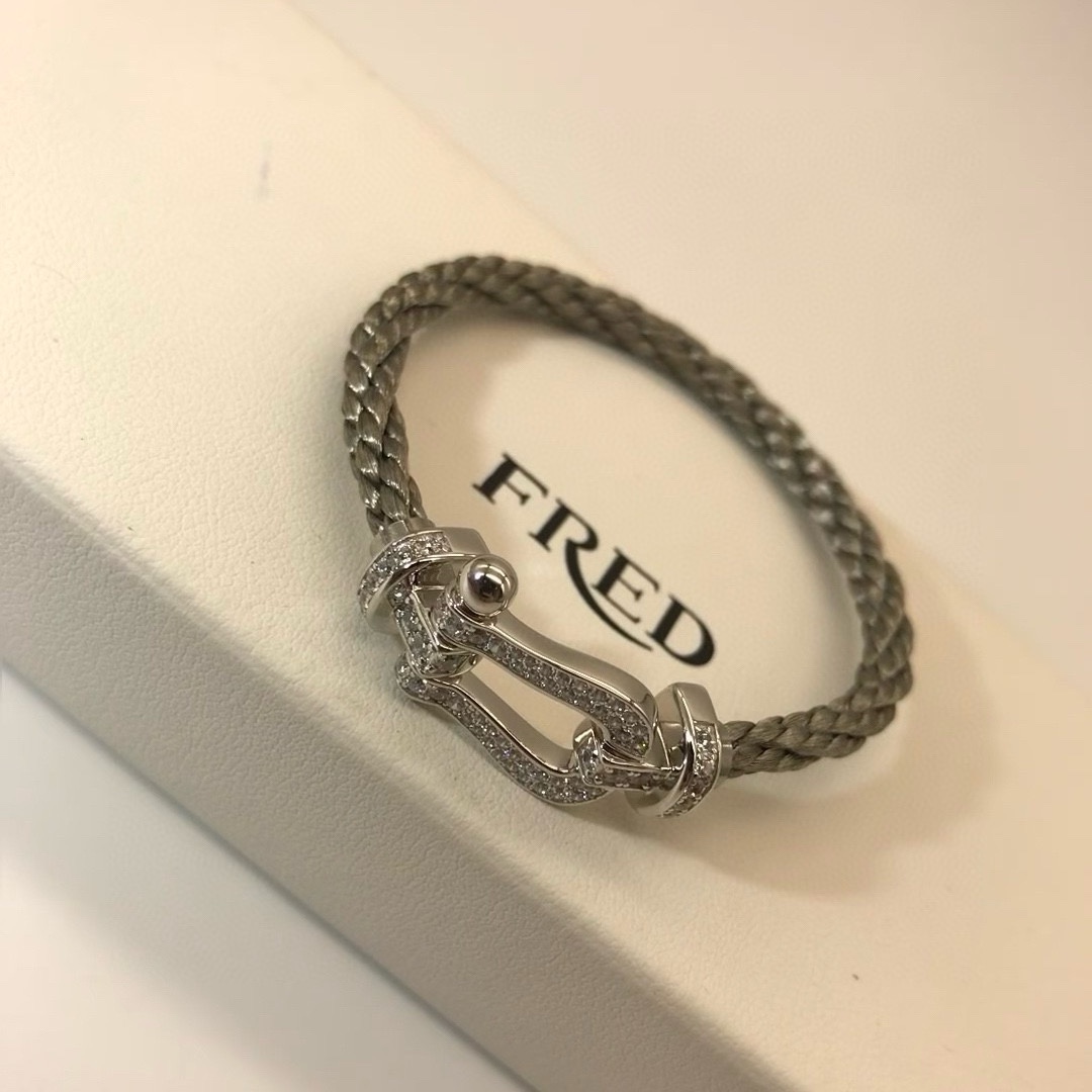 “High-Quality Silver-Wire Bracelets with Horse Hoof-Button Detail – Customized Fashion Jewelry Collection” - 图片 7