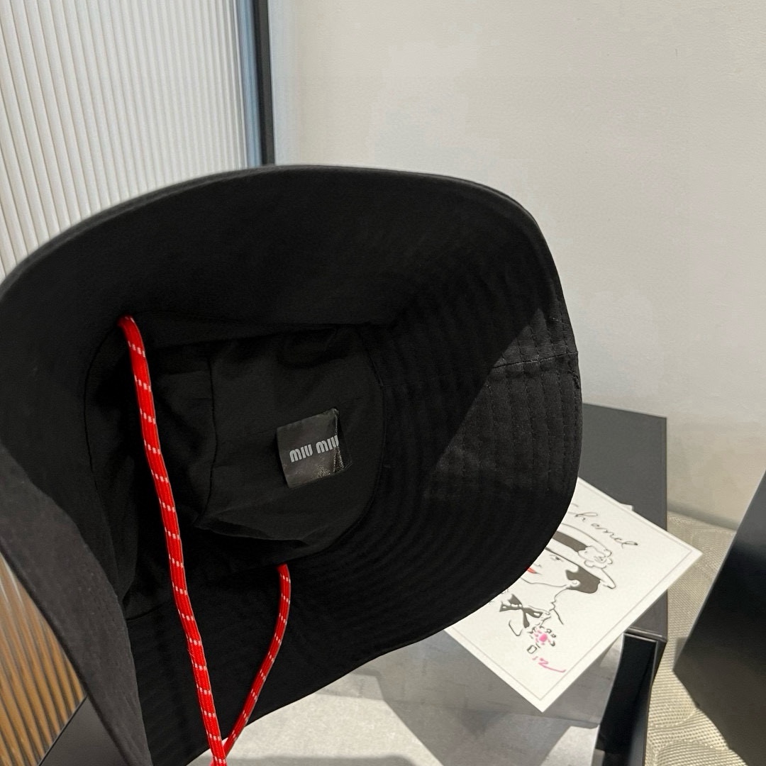 🆕

miumiu缪缪专柜款渔夫帽，高端定制，头围57cm