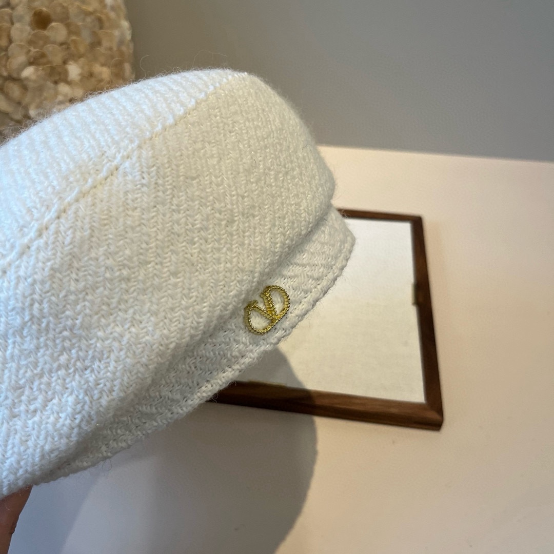 🆕

华伦天奴新款贝雷帽 头围57cm