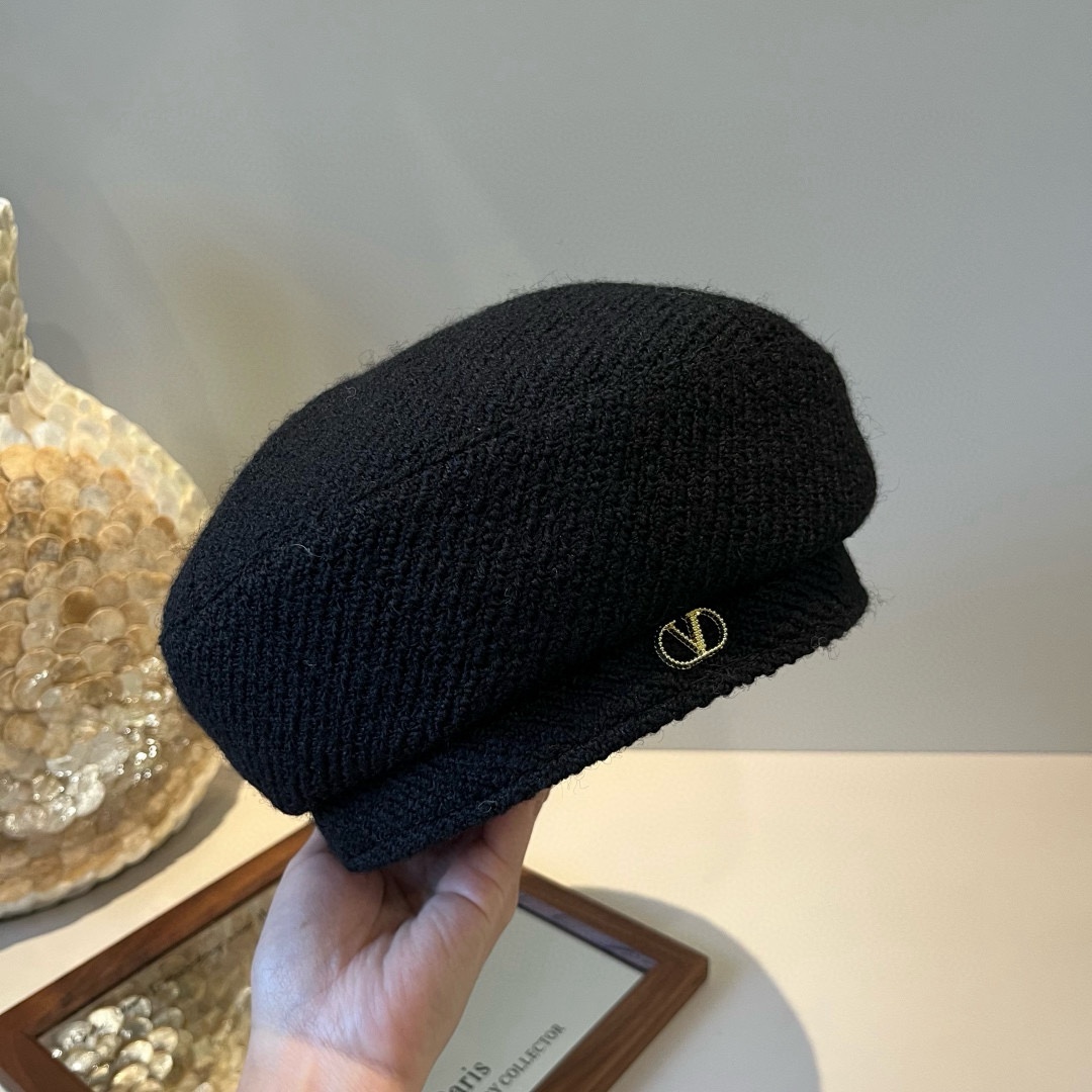 🆕

华伦天奴新款贝雷帽 头围57cm