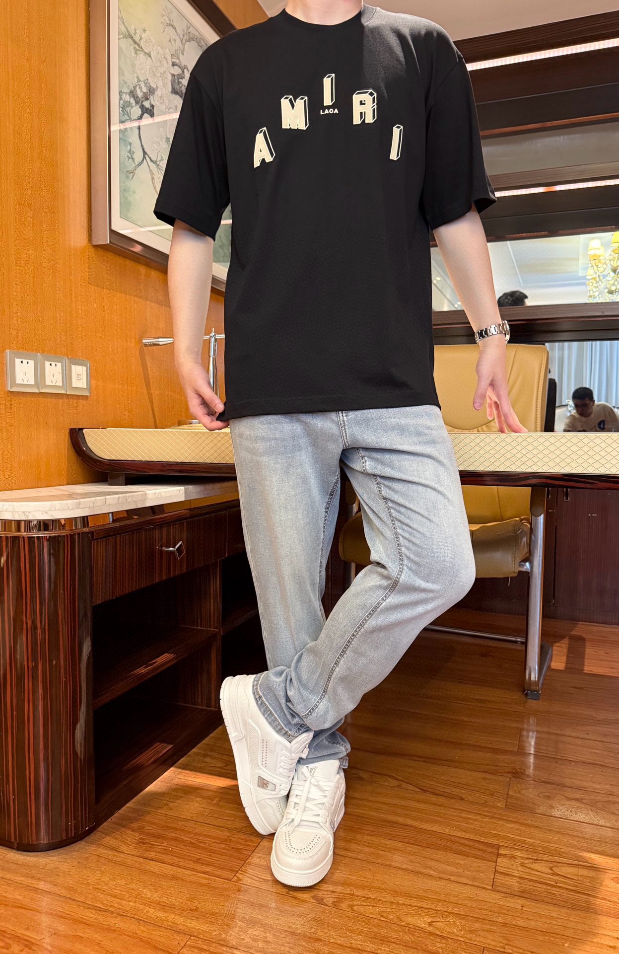 NO:510222,Amiri-2025's latest hot T-shirt shipment, hot-selling items in Europe and the United States!  Selected Italian imported fine cotton fabrics with the latest designs, the unique brand embroidery on the chest highlights the fashion, and the upper body effect can be seen. The number of codes is 48-56 (model 180/140 wears 48, with Hong Kong Lane Crawford gift box packaging), amiri,tees, t-shirt, alexander wang19860909Amiri-2025最新爆款T恤出货 欧美热销单品！精选意大利进口精棉面料搭配最新的设计,胸前的独特品牌刺绣彰显时尚 上身效果看得见.码数48-56（模特180/140穿48,配香港连卡佛礼盒包装）,,amiri,tees，t-shirt,alexander wang,Men's clothing