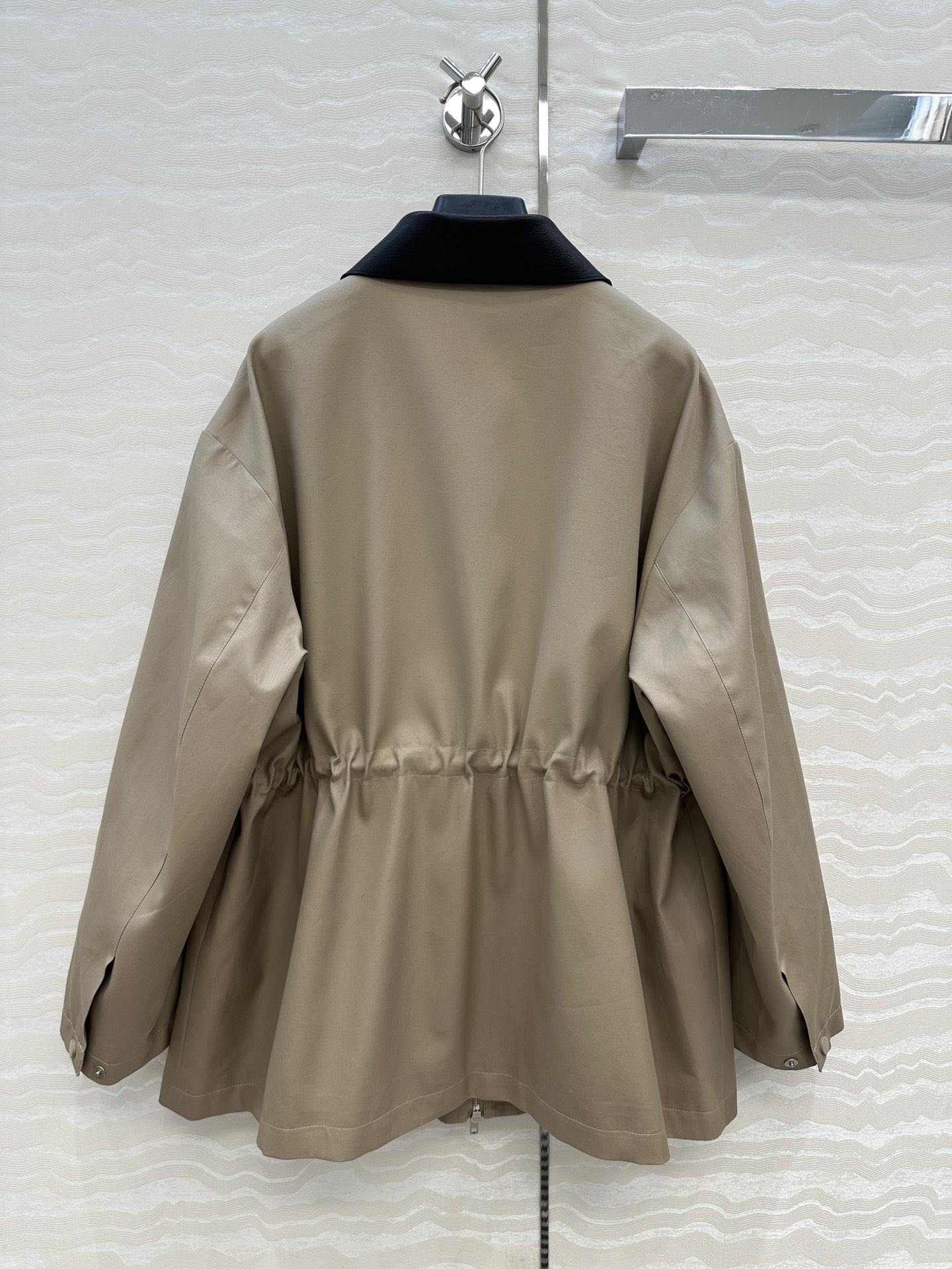 “Exclusive Female Outfit P1392 with Hand-Carrying Design and All-Meat Fabrics” - 图片 9