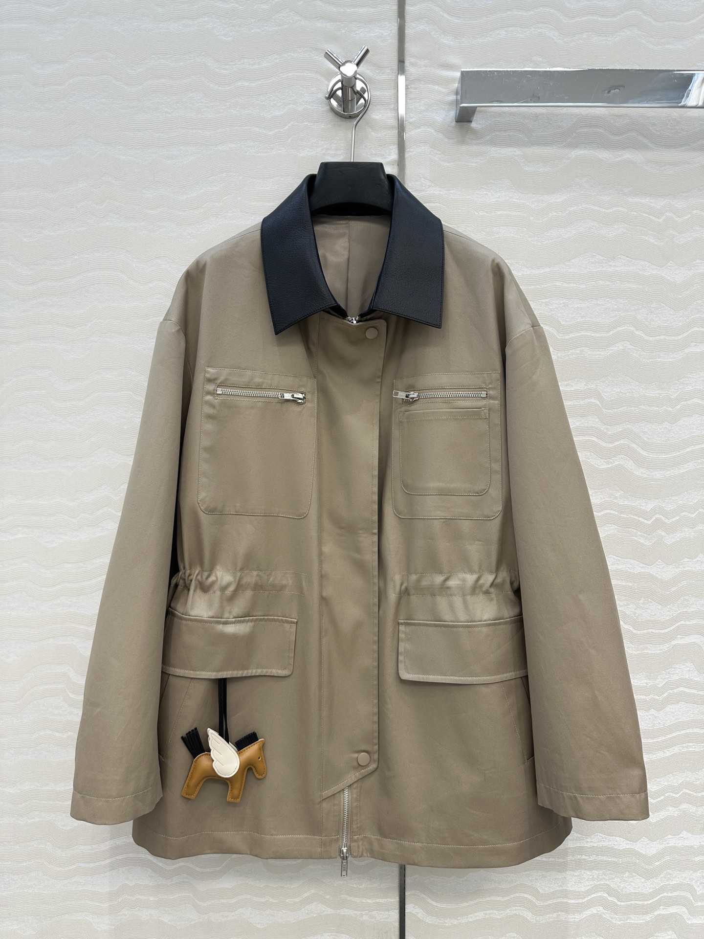 “Exclusive Female Outfit P1392 with Hand-Carrying Design and All-Meat Fabrics” - 图片 1
