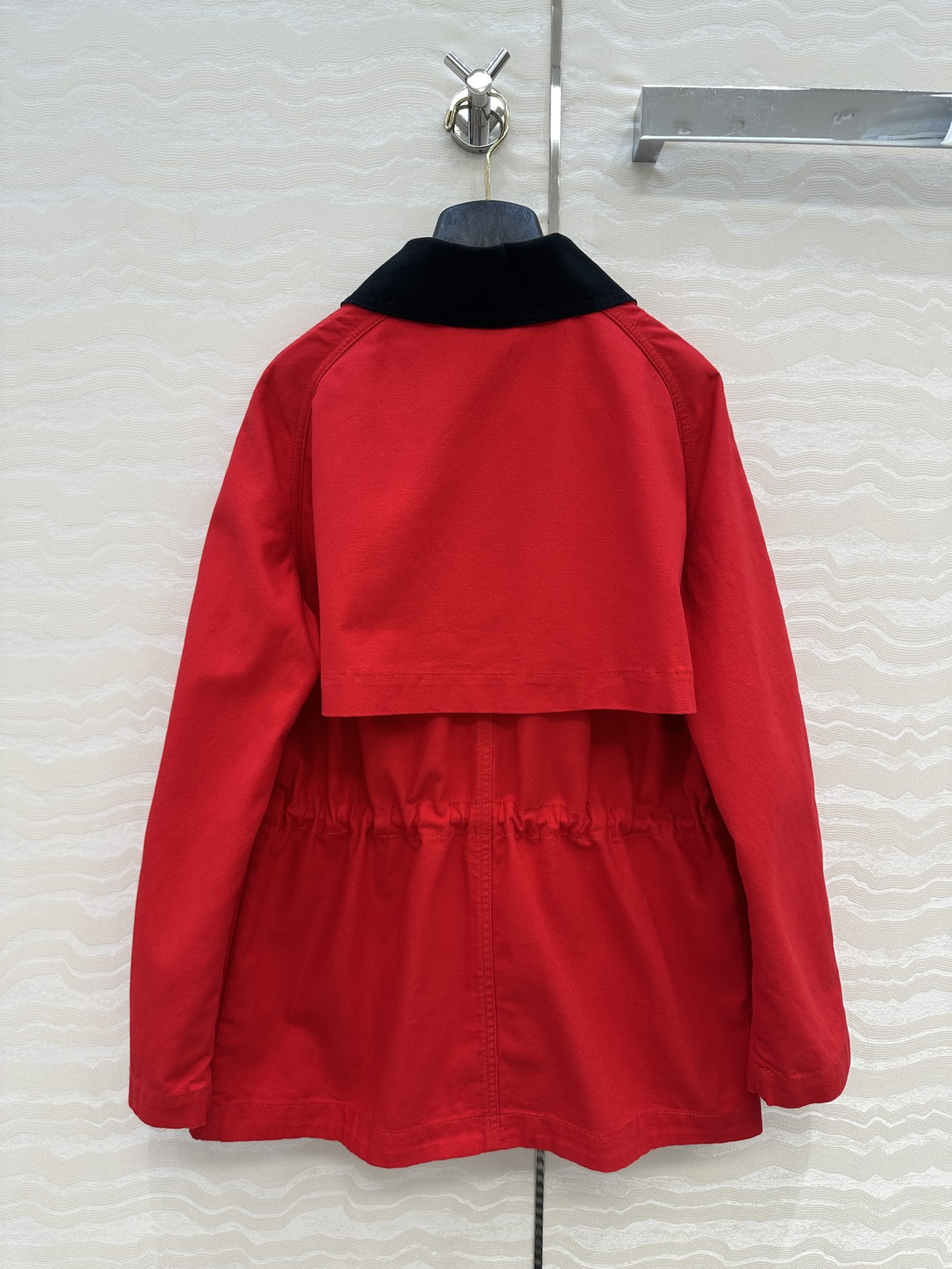 “Exclusive Red Tarpaulin Flighter Women’s Suit with Customized Design and High-Density Fabric” - 图片 9