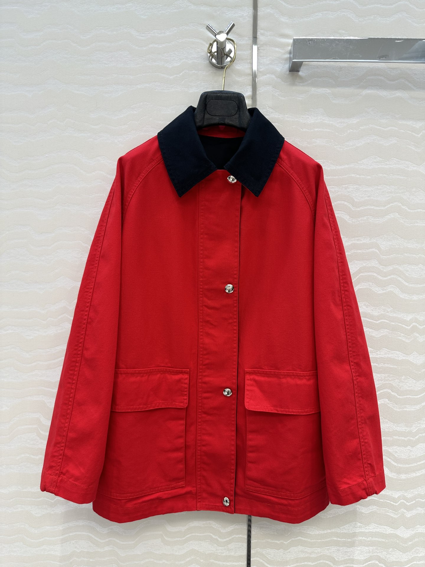 “Exclusive Red Tarpaulin Flighter Women’s Suit with Customized Design and High-Density Fabric” - 图片 1