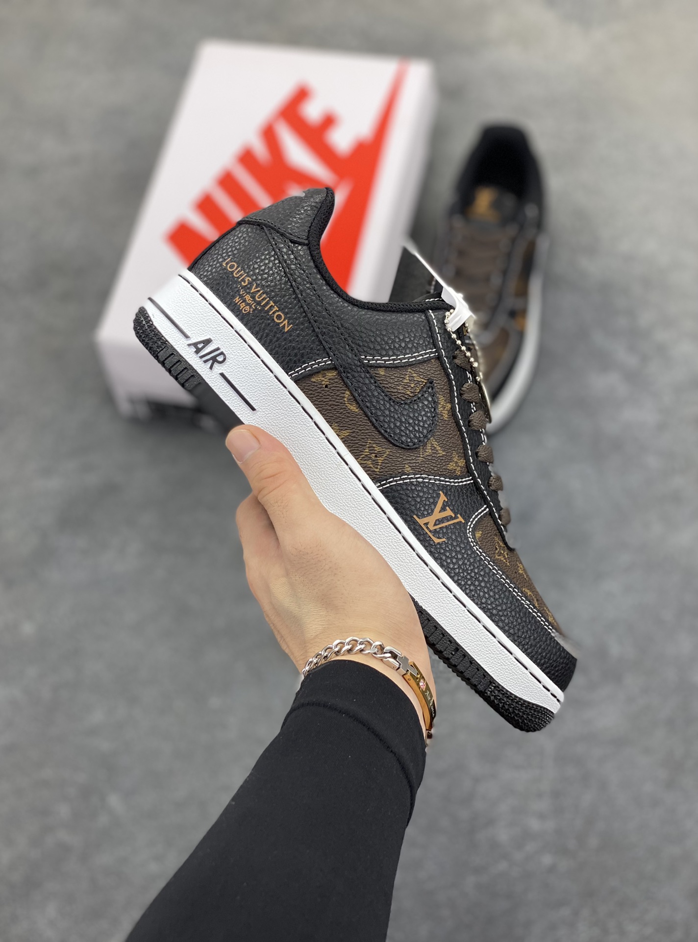 NIke Air Force 1 \’07 Low “LV联名——经典黑棕”空军一号 低帮 运动鞋 休闲鞋 折边针车 工艺难度大 原楦头原纸板 原装鞋盒 定制五金配件 内置全掌气垫 原厂鞋底 货号:CZ3986-002 尺码:36 36.5 37.5 38 38.5 39 40 40.5 41 42 42.5 43 44 44.5 45-选品中心