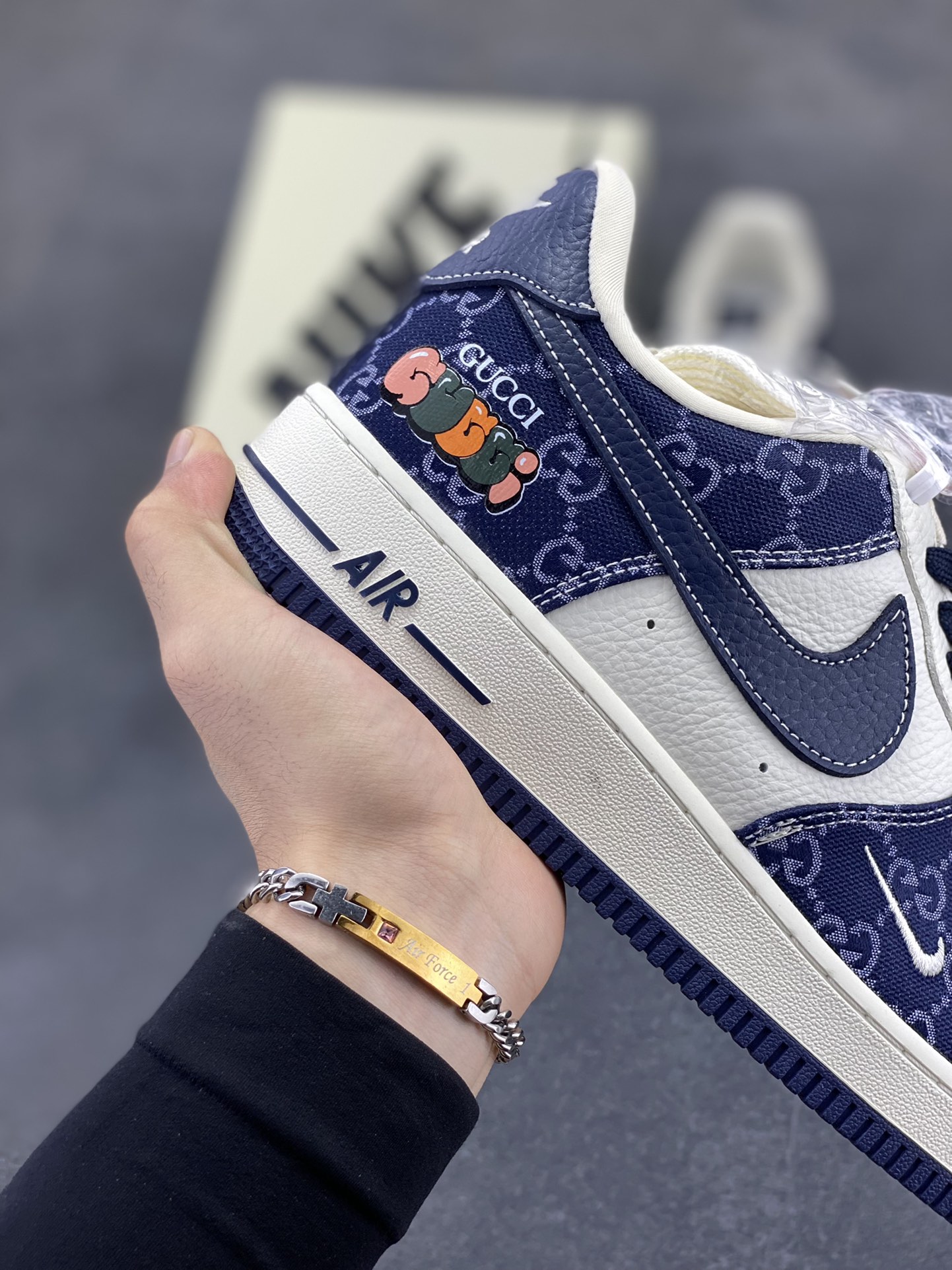 图片[6]-NIke Air Force 1 \’07 Low 古驰联名–藏蓝牛仔 空军一号低帮 运动鞋 休闲鞋 折边针车 工艺难度大 原楦头原纸板 原装鞋盒 原厂鞋底 超高清洁度 细节完美 货号：SC0601-568 尺码：36 36.5 37.5 38 38.5 39 40 40.5 41 42 42.5 43 44 44.5 45-选品中心