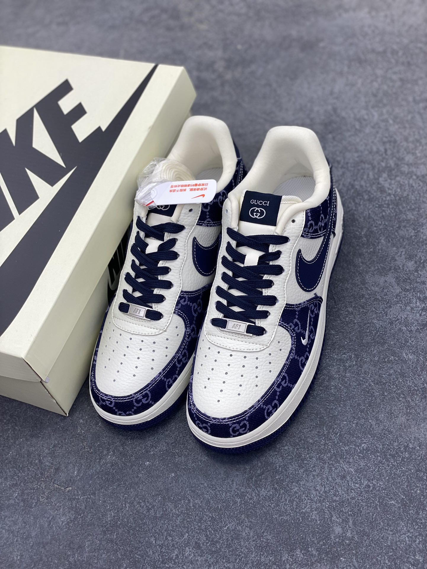 图片[8]-NIke Air Force 1 \’07 Low 古驰联名–藏蓝牛仔 空军一号低帮 运动鞋 休闲鞋 折边针车 工艺难度大 原楦头原纸板 原装鞋盒 原厂鞋底 超高清洁度 细节完美 货号：SC0601-568 尺码：36 36.5 37.5 38 38.5 39 40 40.5 41 42 42.5 43 44 44.5 45-选品中心