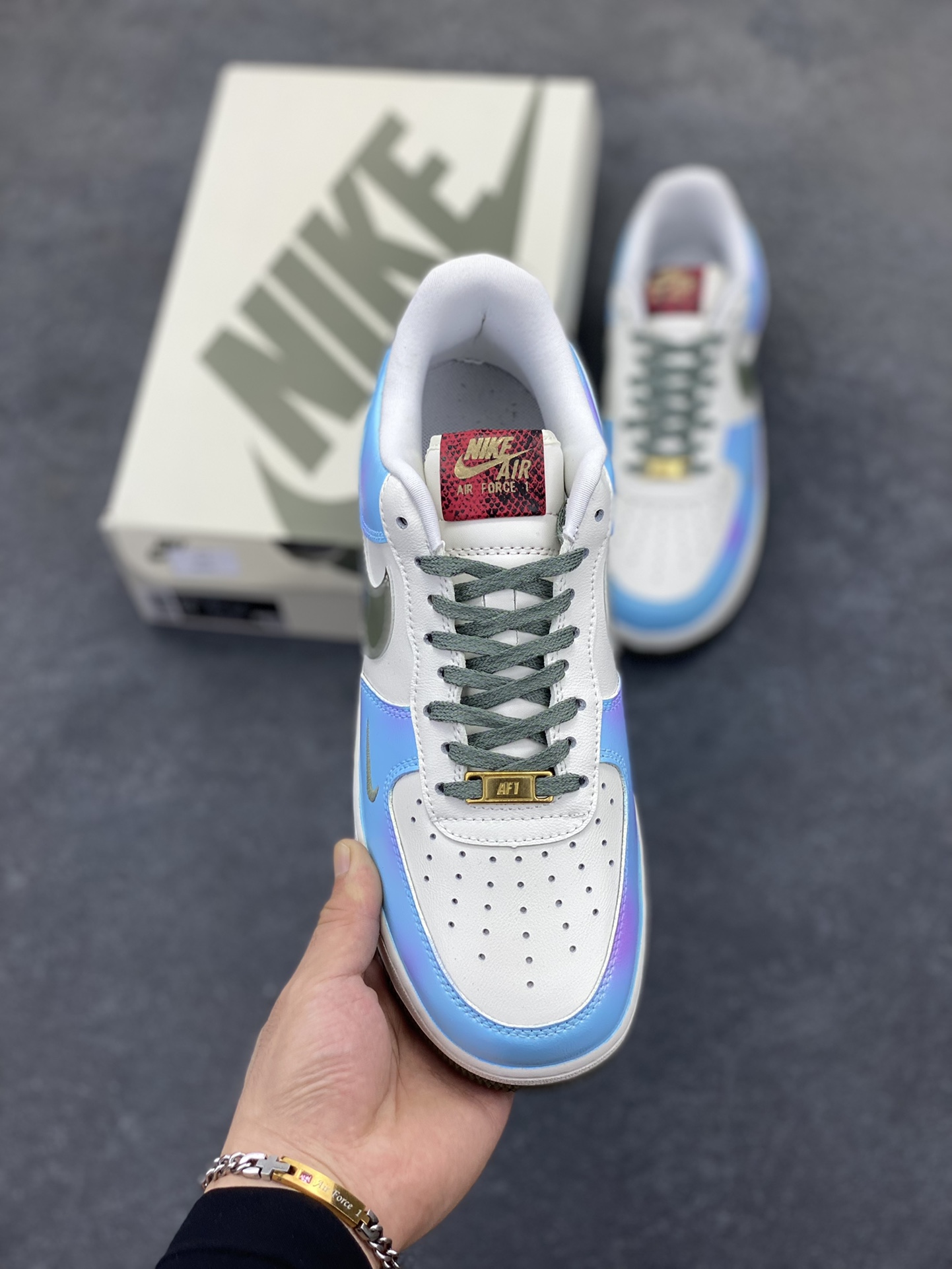 图片[2]-【定制球鞋】纯手工绘画Nike Air Force 1 空军一号 手绘 涂鸦 拉布布 潮流 耐磨 低帮 板鞋 男女同款 白黑色折边针车 工艺难度大 原楦头原纸板 原装鞋盒 定制五金配件 内置全掌气垫 原厂鞋底 货号：FV5979-130 尺码：36 36.5 37.5 38 38.5 39 40 40.5 41 42 42.5 43 44 44.5 45-选品中心