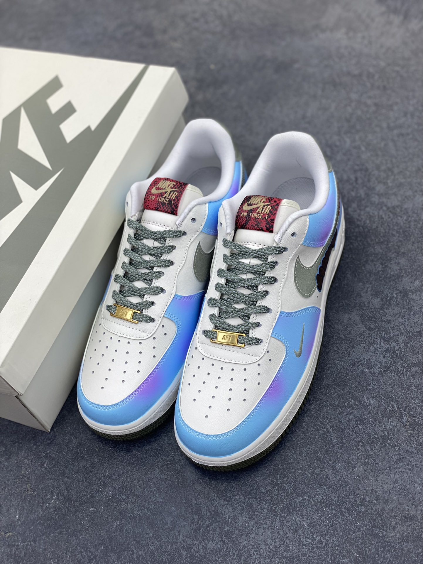 图片[8]-【定制球鞋】纯手工绘画Nike Air Force 1 空军一号 手绘 涂鸦 拉布布 潮流 耐磨 低帮 板鞋 男女同款 白黑色折边针车 工艺难度大 原楦头原纸板 原装鞋盒 定制五金配件 内置全掌气垫 原厂鞋底 货号：FV5979-130 尺码：36 36.5 37.5 38 38.5 39 40 40.5 41 42 42.5 43 44 44.5 45-选品中心