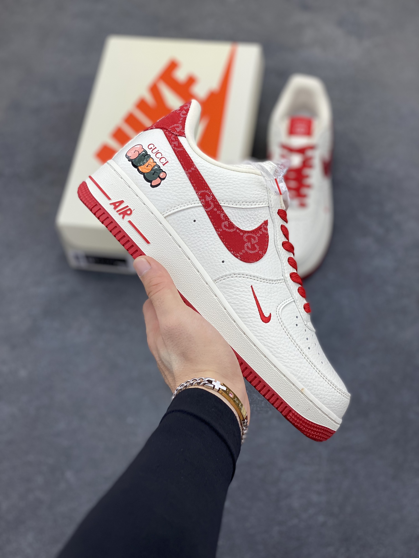NIke Air Force 1 \’07 Low 古驰联名–白红 空军一号低帮 运动鞋 休闲鞋 折边针车 工艺难度大 原楦头原纸板 原装鞋盒 原厂鞋底 超高清洁度 细节完美 货号:SC0601-570 尺码:36 36.5 37.5 38 38.5 39 40 40.5 41 42 42.5 43 44 44.5 45-选品中心