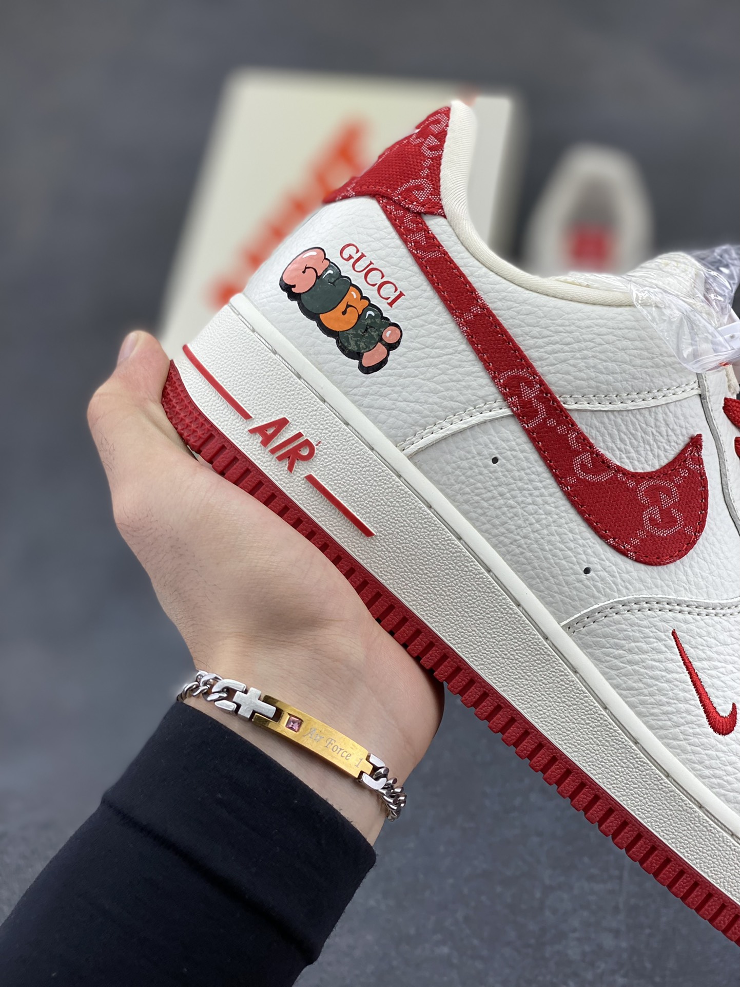 图片[6]-NIke Air Force 1 \’07 Low 古驰联名–白红 空军一号低帮 运动鞋 休闲鞋 折边针车 工艺难度大 原楦头原纸板 原装鞋盒 原厂鞋底 超高清洁度 细节完美 货号：SC0601-570 尺码：36 36.5 37.5 38 38.5 39 40 40.5 41 42 42.5 43 44 44.5 45-选品中心