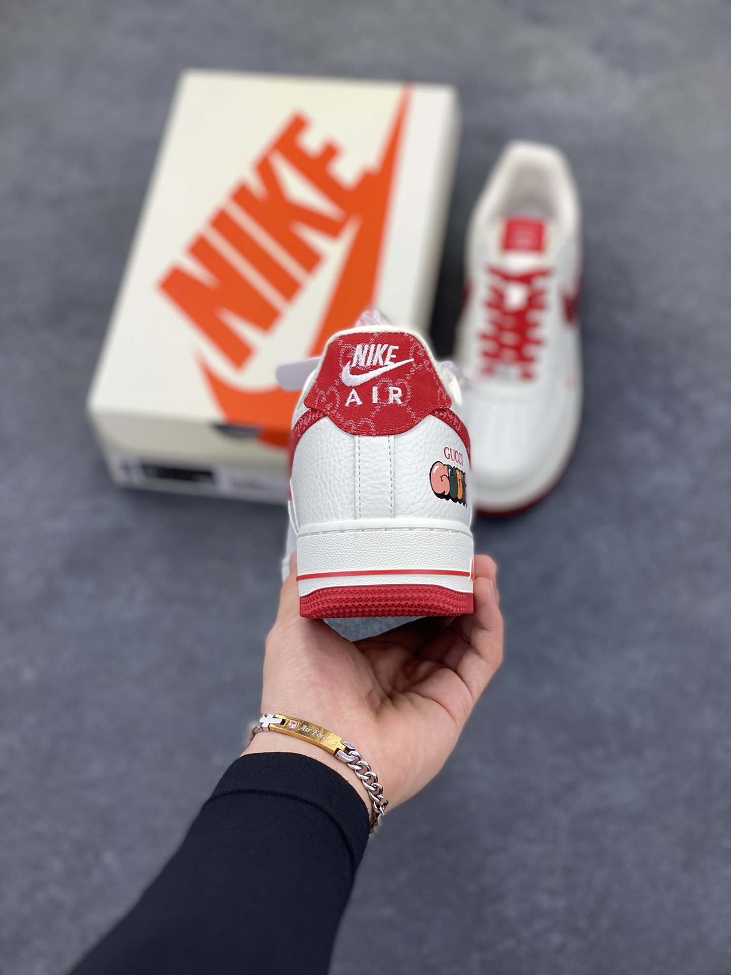 图片[4]-NIke Air Force 1 \’07 Low 古驰联名–白红 空军一号低帮 运动鞋 休闲鞋 折边针车 工艺难度大 原楦头原纸板 原装鞋盒 原厂鞋底 超高清洁度 细节完美 货号：SC0601-570 尺码：36 36.5 37.5 38 38.5 39 40 40.5 41 42 42.5 43 44 44.5 45-选品中心