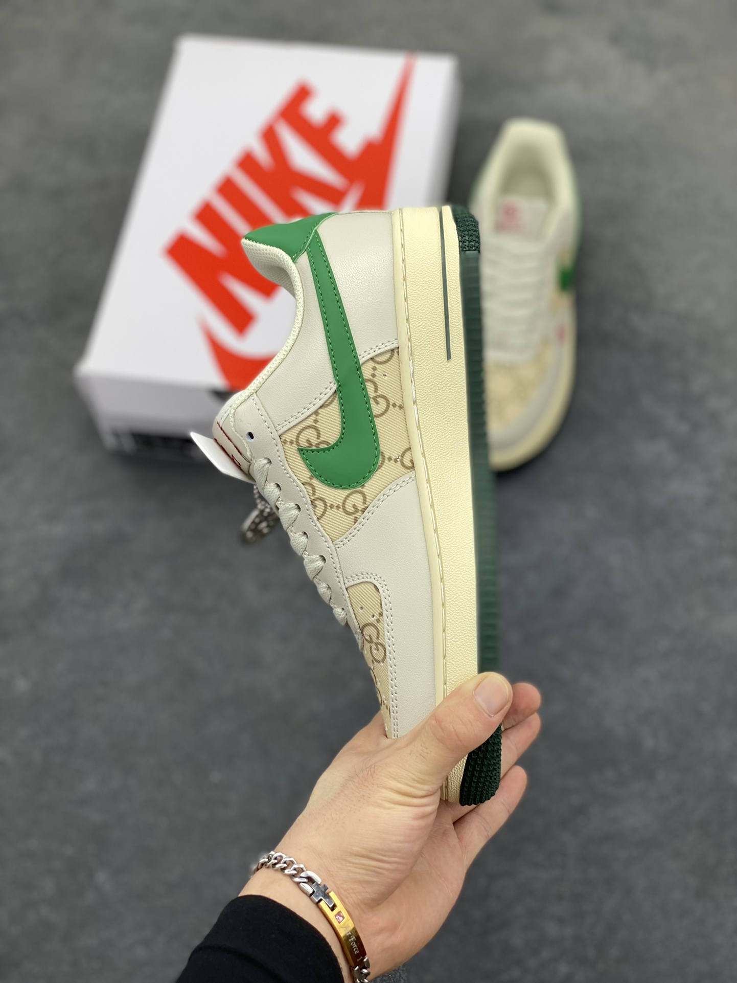 图片[3]-NIke Air Force 1 \’07 Low “古驰联名——灰绿勾”空军一号 低帮 运动鞋 休闲鞋 折边针车 工艺难度大 原楦头原纸板 原装鞋盒 定制五金配件 内置全掌气垫 原厂鞋底 货号：AH8462-003 尺码：36 36.5 37.5 38 38.5 39 40 40.5 41 42 42.5 43 44 44.5 45-选品中心
