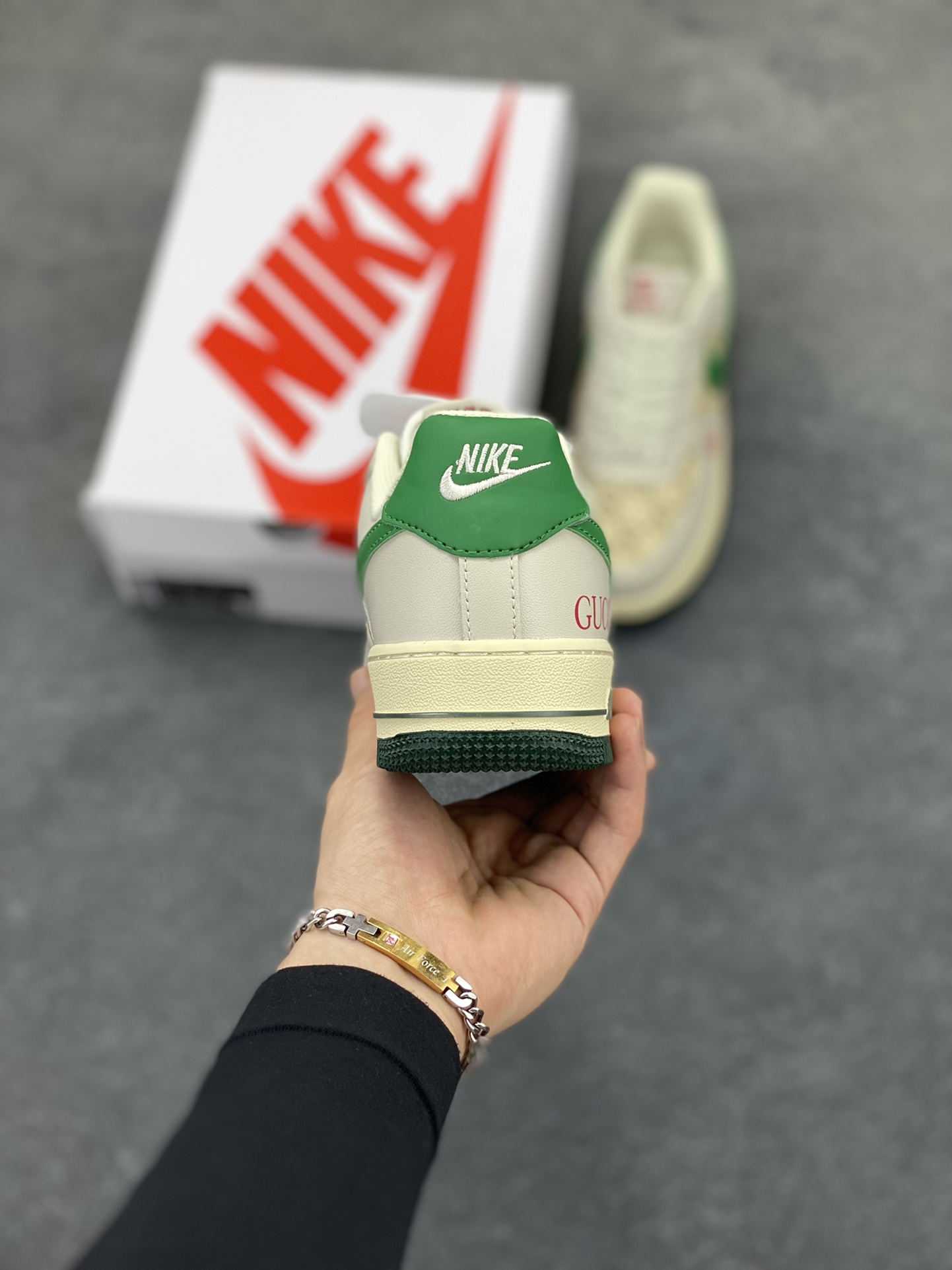 图片[4]-NIke Air Force 1 \’07 Low “古驰联名——灰绿勾”空军一号 低帮 运动鞋 休闲鞋 折边针车 工艺难度大 原楦头原纸板 原装鞋盒 定制五金配件 内置全掌气垫 原厂鞋底 货号：AH8462-003 尺码：36 36.5 37.5 38 38.5 39 40 40.5 41 42 42.5 43 44 44.5 45-选品中心