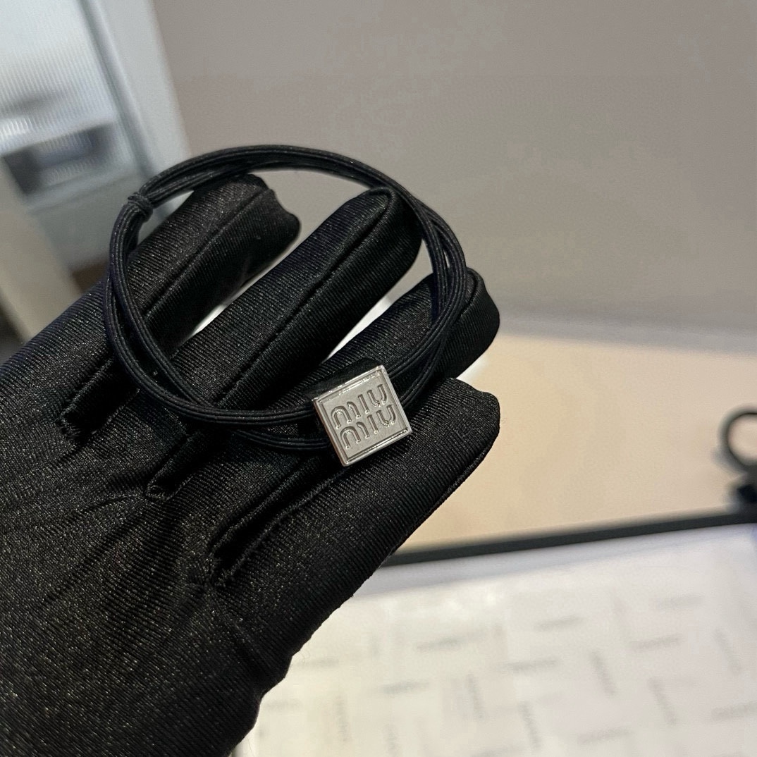 🆕（单个）

miumiu缪缪新款发圈
