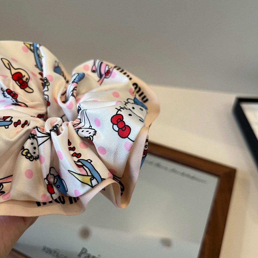 🆕

缪缪miumiu新款发圈