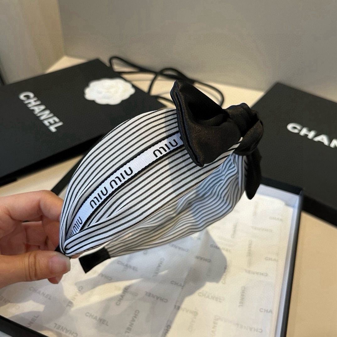 🆕

miumiu缪缪新款发箍