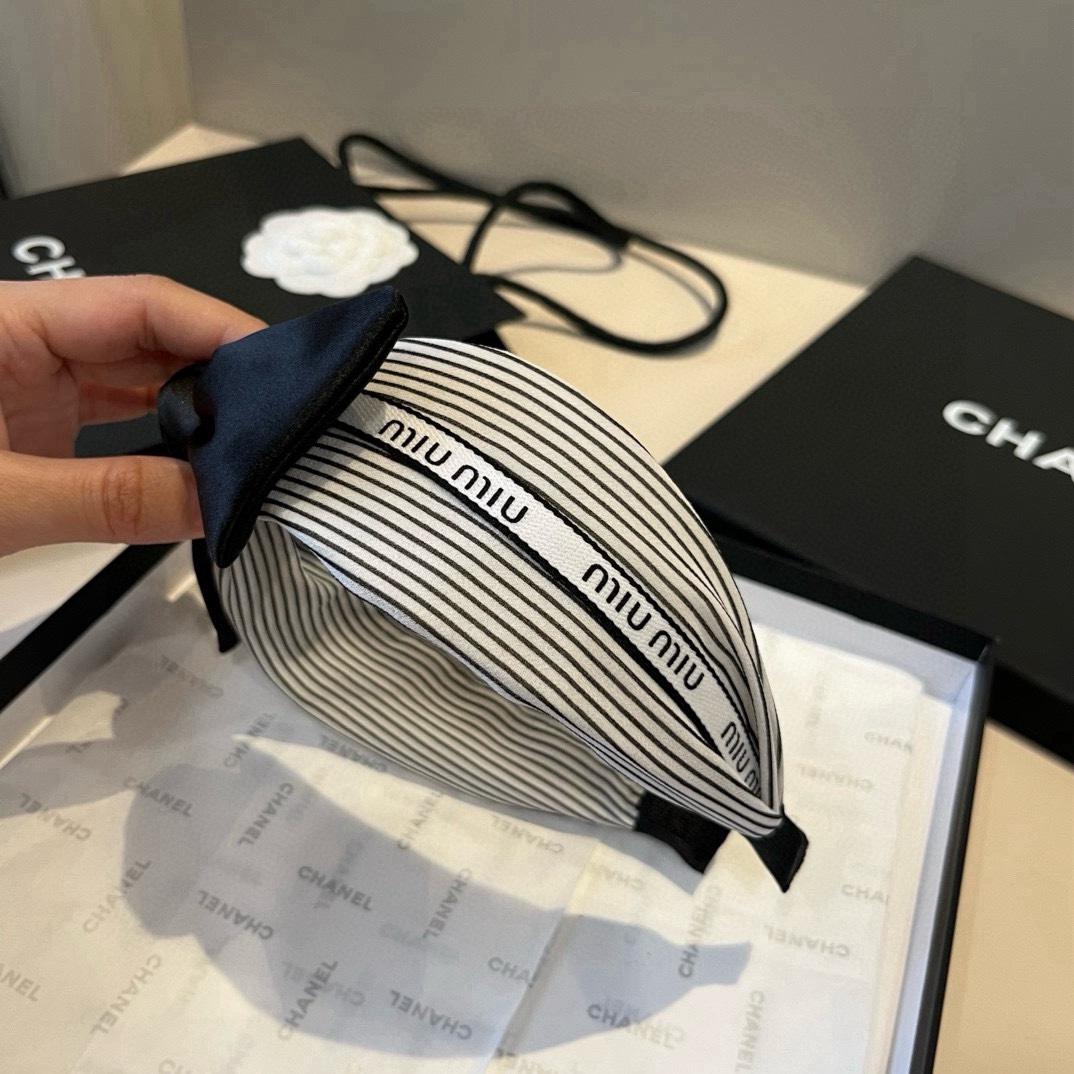 🆕

miumiu缪缪新款发箍
