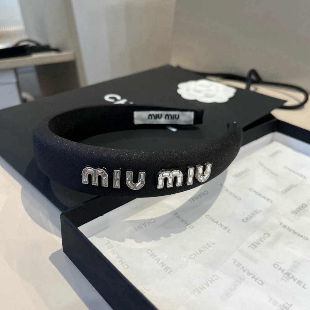 🆕

miumiu缪缪新款发箍