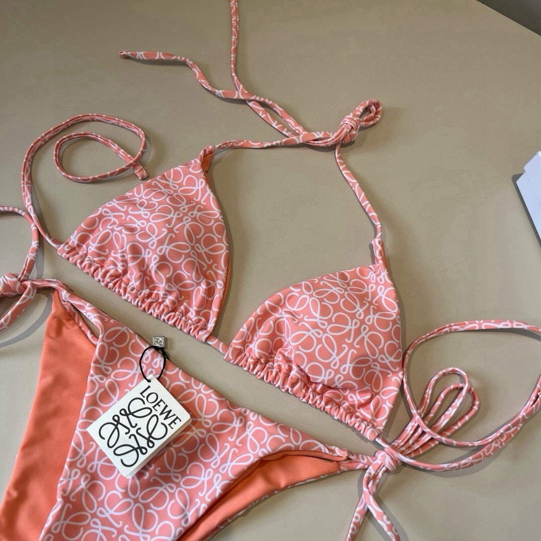 🆕
罗意威LOEWE新款比基尼泳衣👙❤️😍🥰适合多种场景的游泳衣🏊‍♀️海边 游泳池 温泉 水上乐园 漂