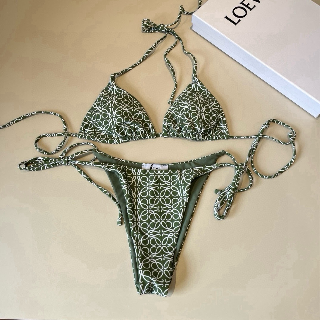 🆕
罗意威LOEWE新款比基尼泳衣👙❤️😍🥰适合多种场景的游泳衣🏊‍♀️海边 游泳池 温泉 水上乐园 漂