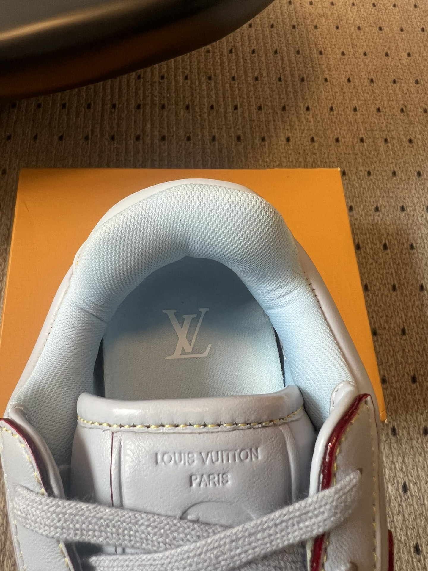 
LV路易威登 菲董 联名 走秀款 胖丁 厚底 休闲 运动鞋 阿甘鞋

此次系列包括从简约风格的运动鞋到