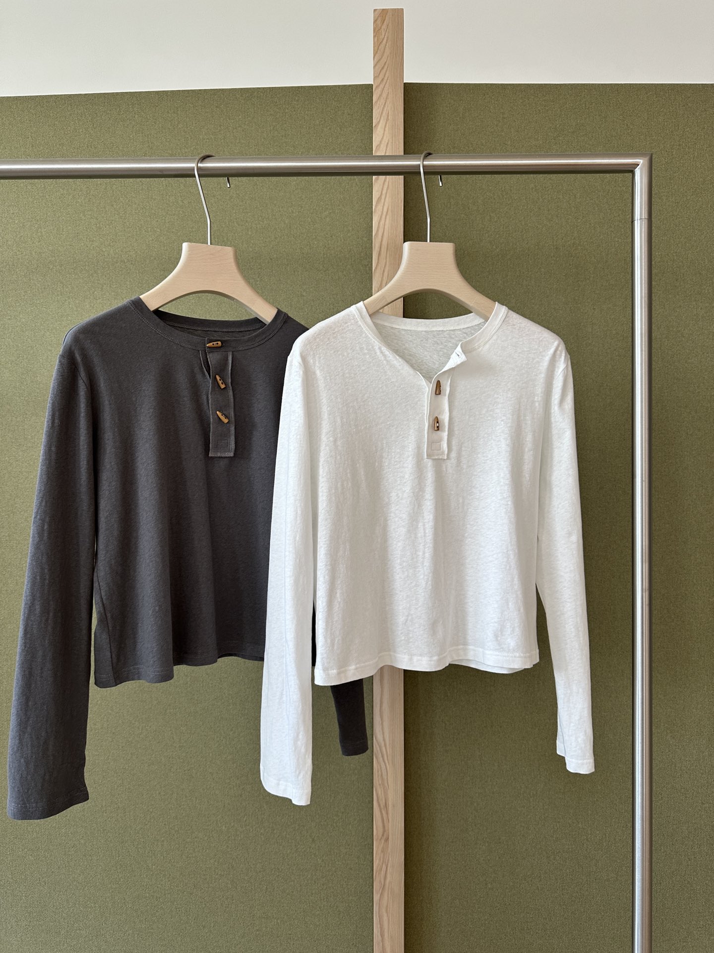 NO:465243,YS ｜ NEW ARRIVALS! Cotton and linen horn button Henry shirt with a very good texture SML, alexander wang19860909YS ｜ NEW ARRIVALS! 棉麻牛角扣亨利衫 质感很绝  SML,,alexander wang,Women's clothing