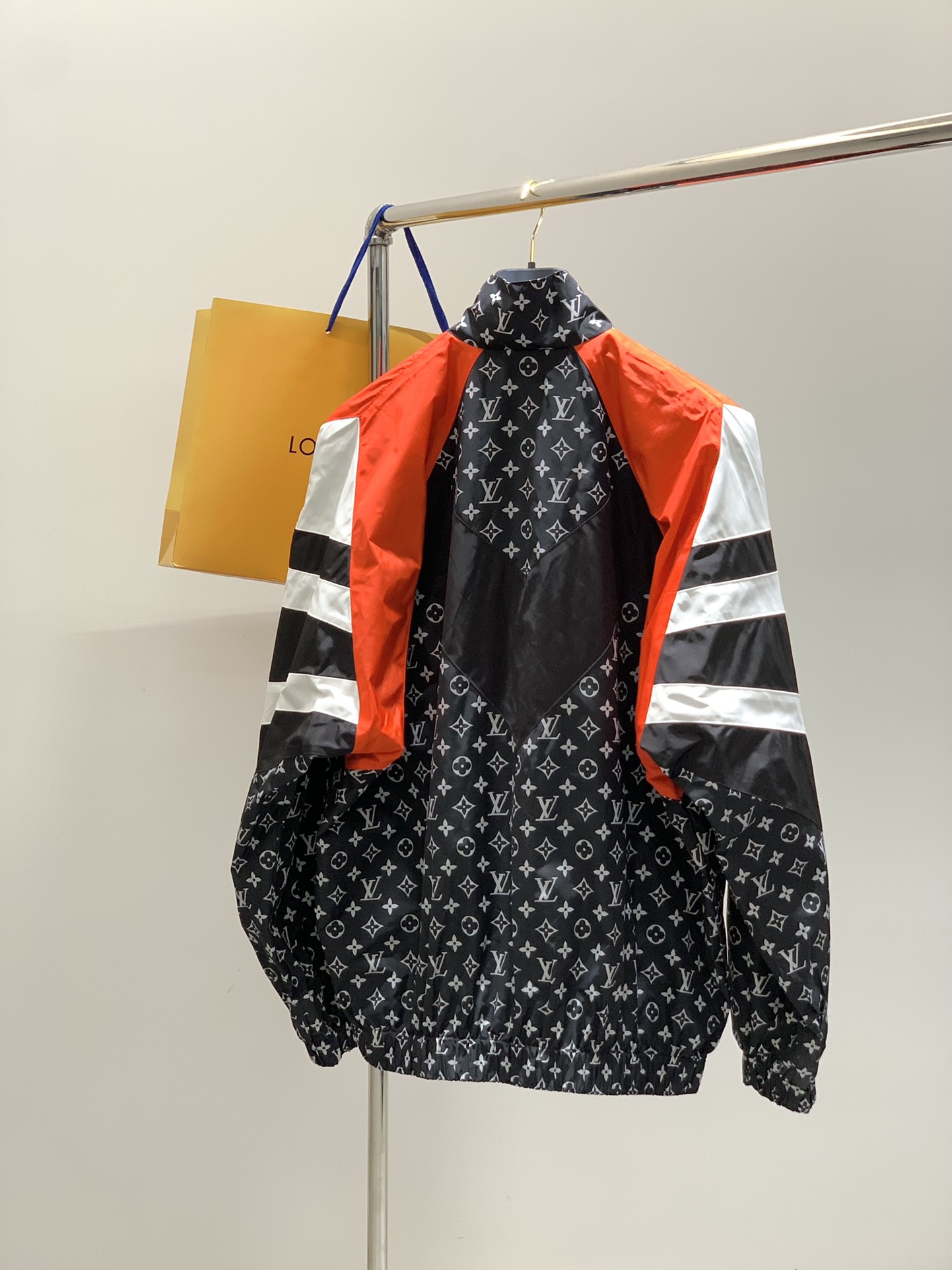 ，LouisVuitton 路易威登，2025秋季最新款，专柜同步有售，原单狠货，时尚休闲夹克外套，上身