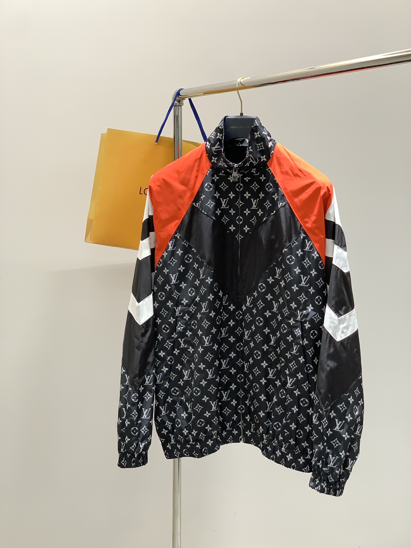 ，LouisVuitton 路易威登，2025秋季最新款，专柜同步有售，原单狠货，时尚休闲夹克外套，上身