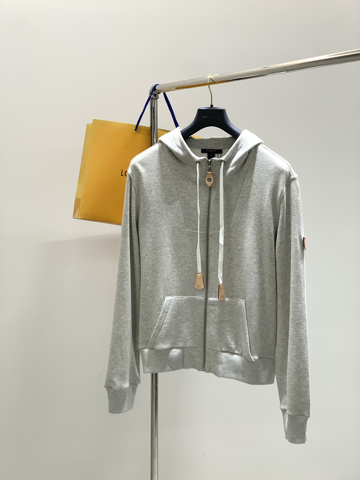 ，LouisVuitton 路易威登，2025秋季最新款，专柜同步有售，原单狠货，时尚休闲连帽外套，上身