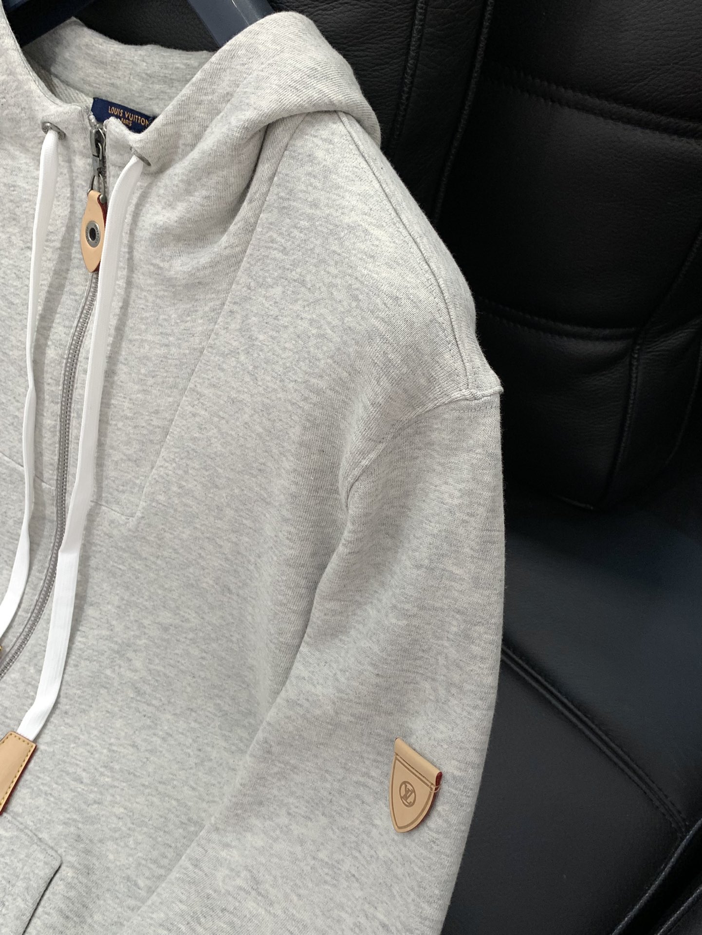 ，LouisVuitton 路易威登，2025秋季最新款，专柜同步有售，原单狠货，时尚休闲连帽外套，上身