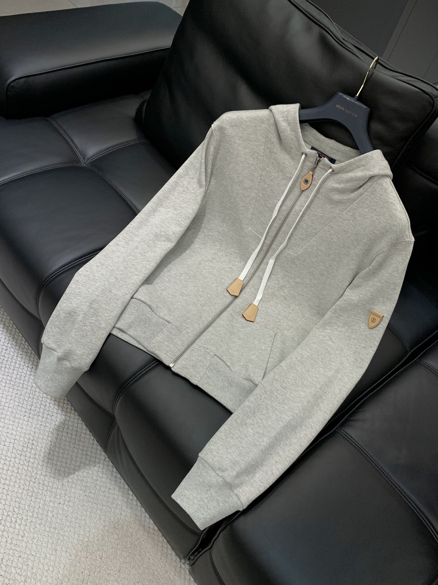 ，LouisVuitton 路易威登，2025秋季最新款，专柜同步有售，原单狠货，时尚休闲连帽外套，上身