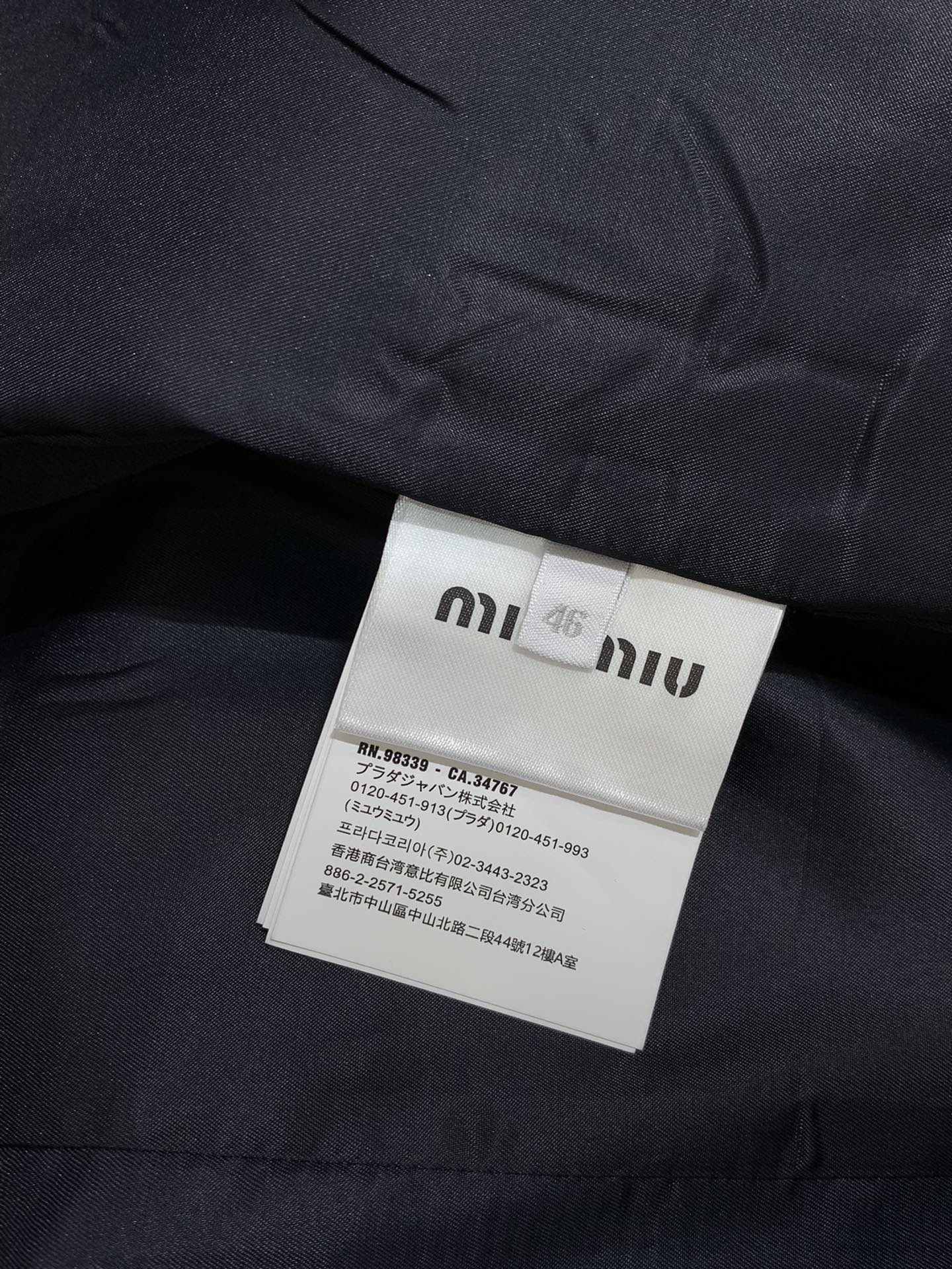 ，miu miu 2025秋季最新品，专柜同步有售，原单狠货，女款时尚休闲西装外套，进口原版面料，上身舒
